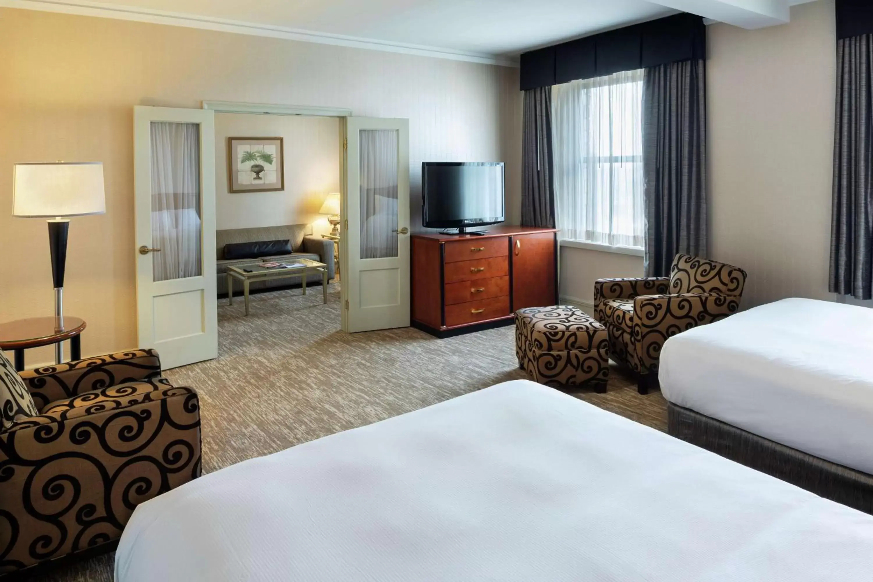 Bedroom, Bed in Hilton Cincinnati Netherland Plaza