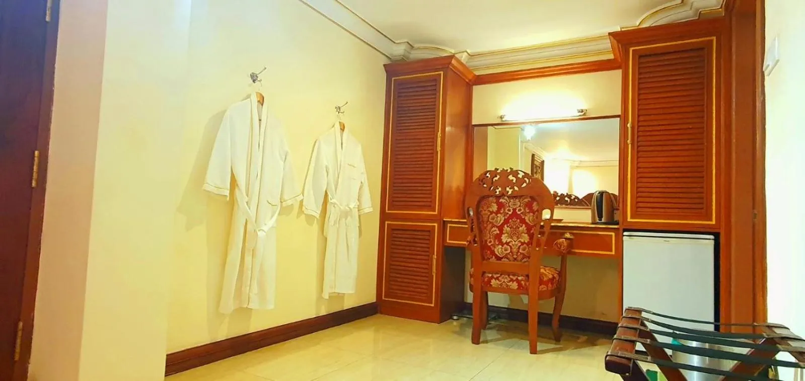 wardrobe in Union Square Hotel