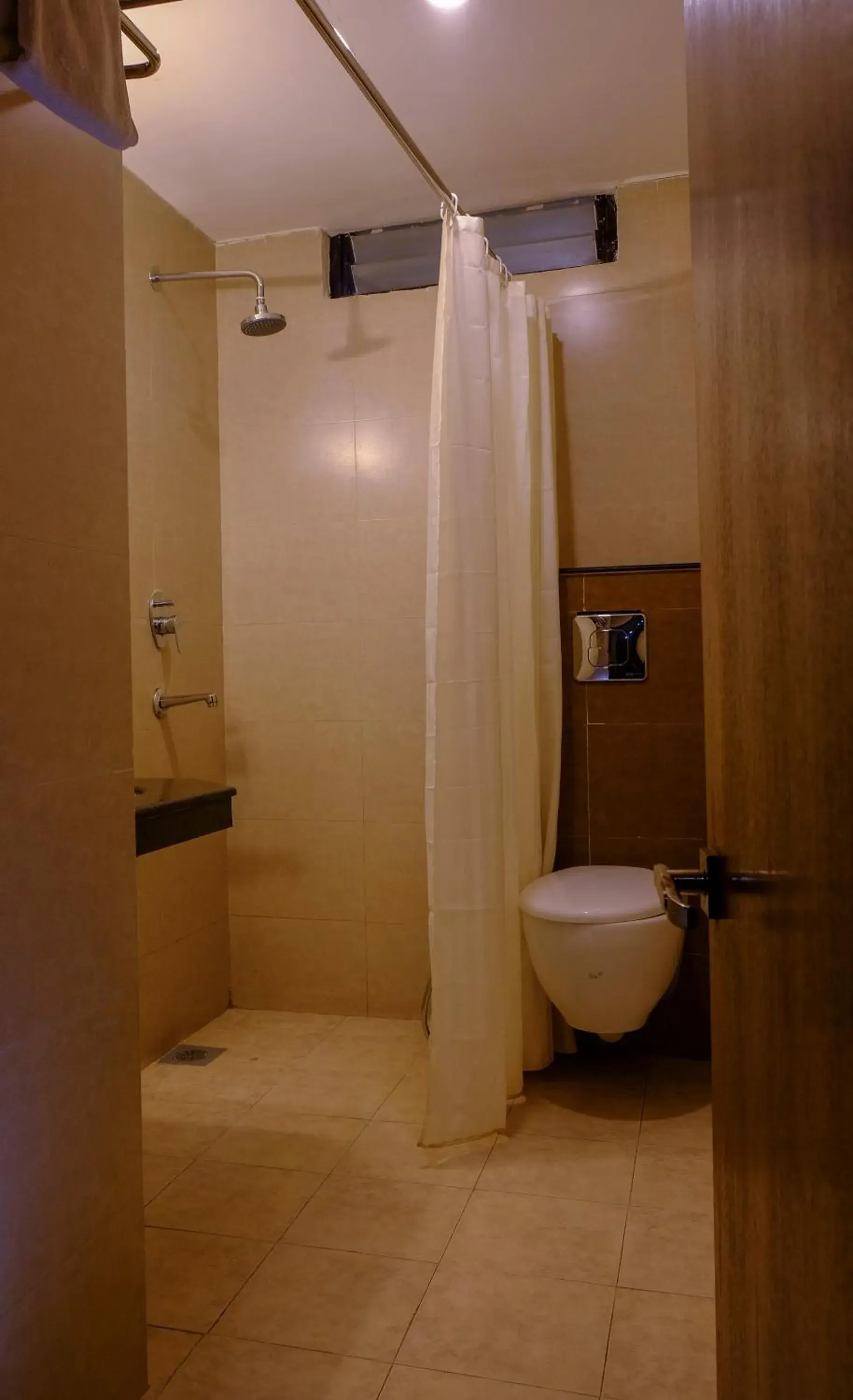 Toilet, Bathroom in Hotel Regal Airport