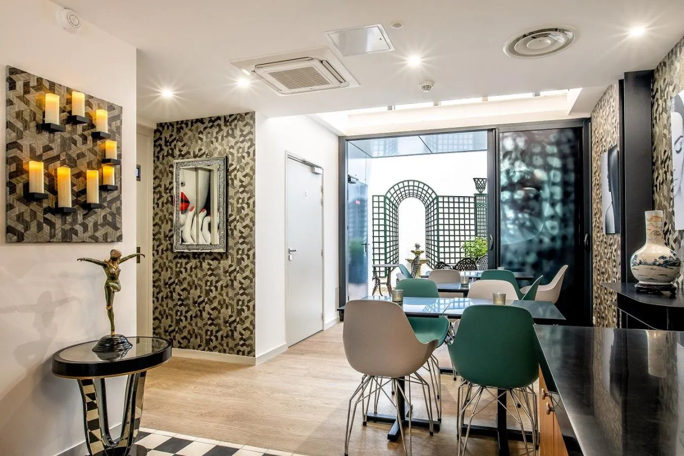 Lobby or reception in Hôtel Villa Eiffel Mademoiselle