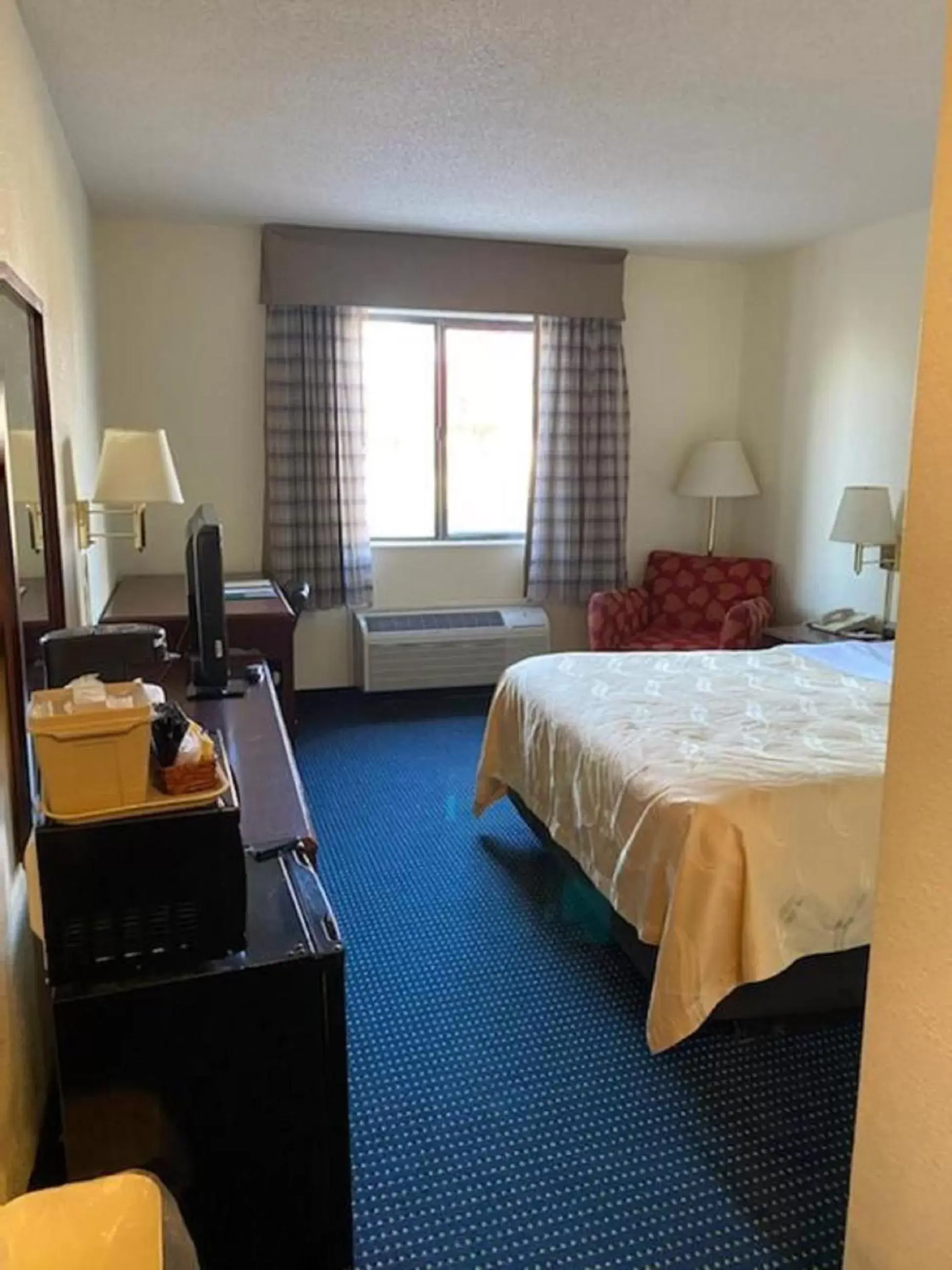 Queen Room - Accessible/Non-Smoking in Quality Inn Dundee Queen Room - Accessible/Non-Smoking in Quality Inn Dundee