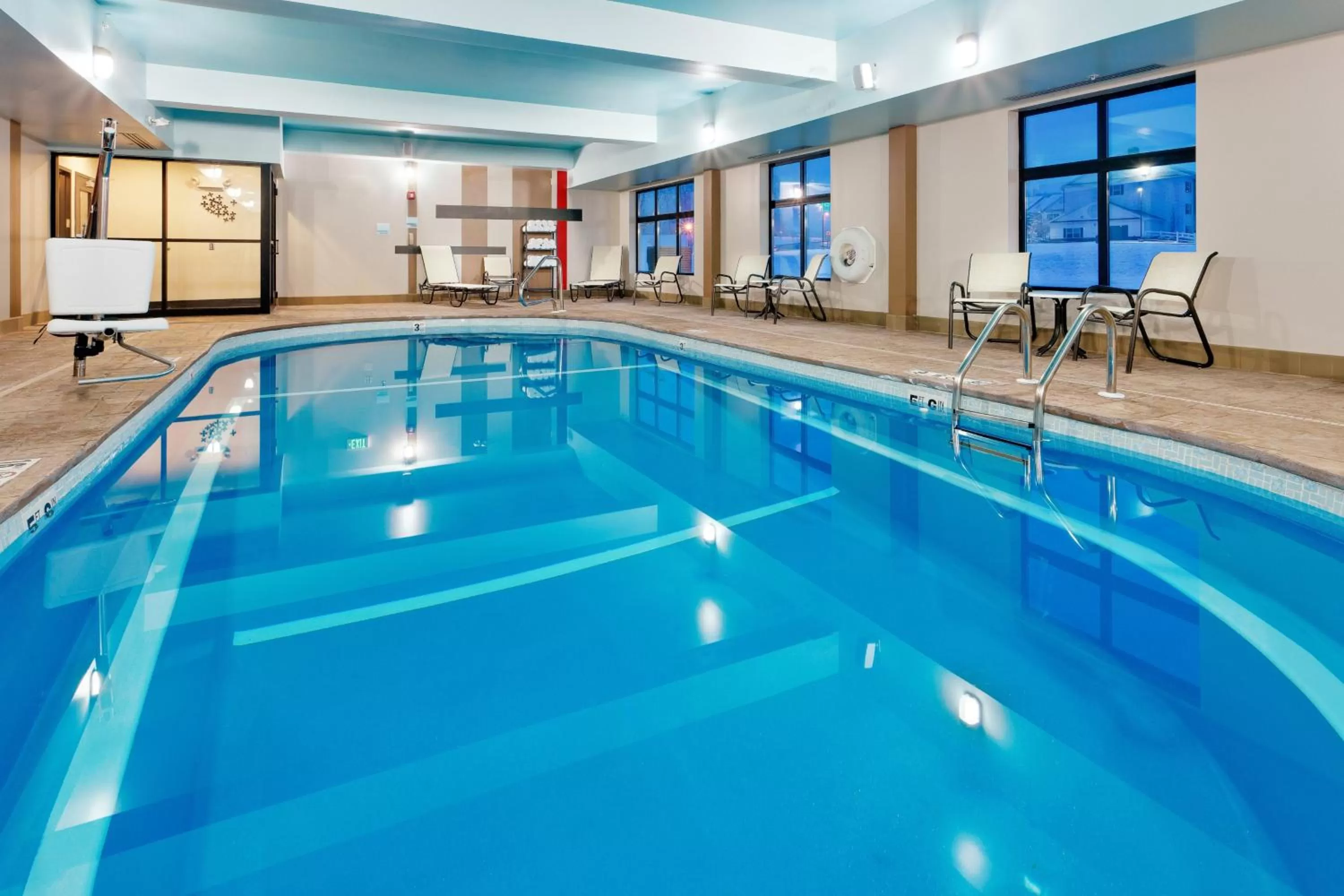 Swimming pool in Holiday Inn Express & Suites Northeast by IHG