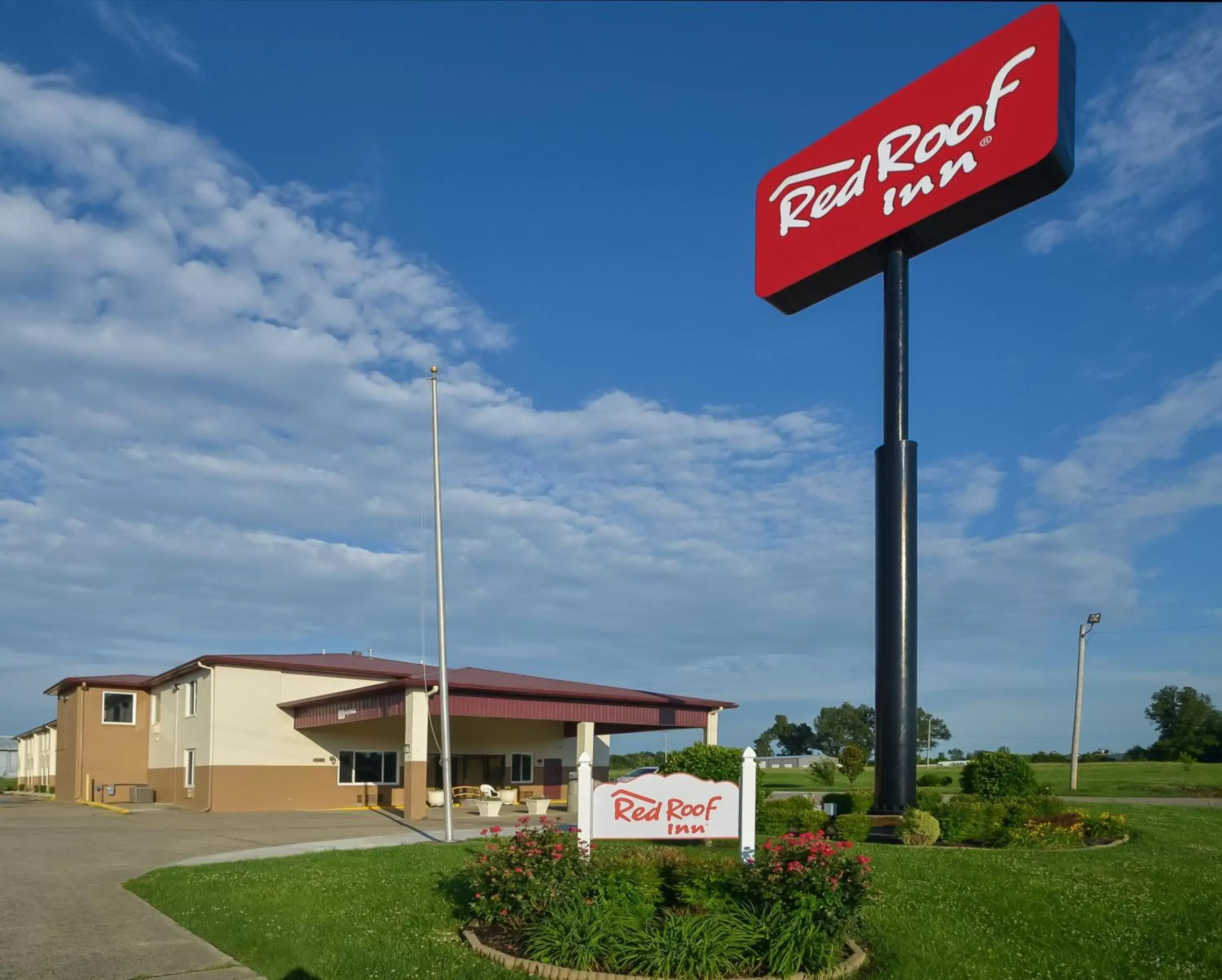 Property building, Garden in Red Roof Inn Paducah