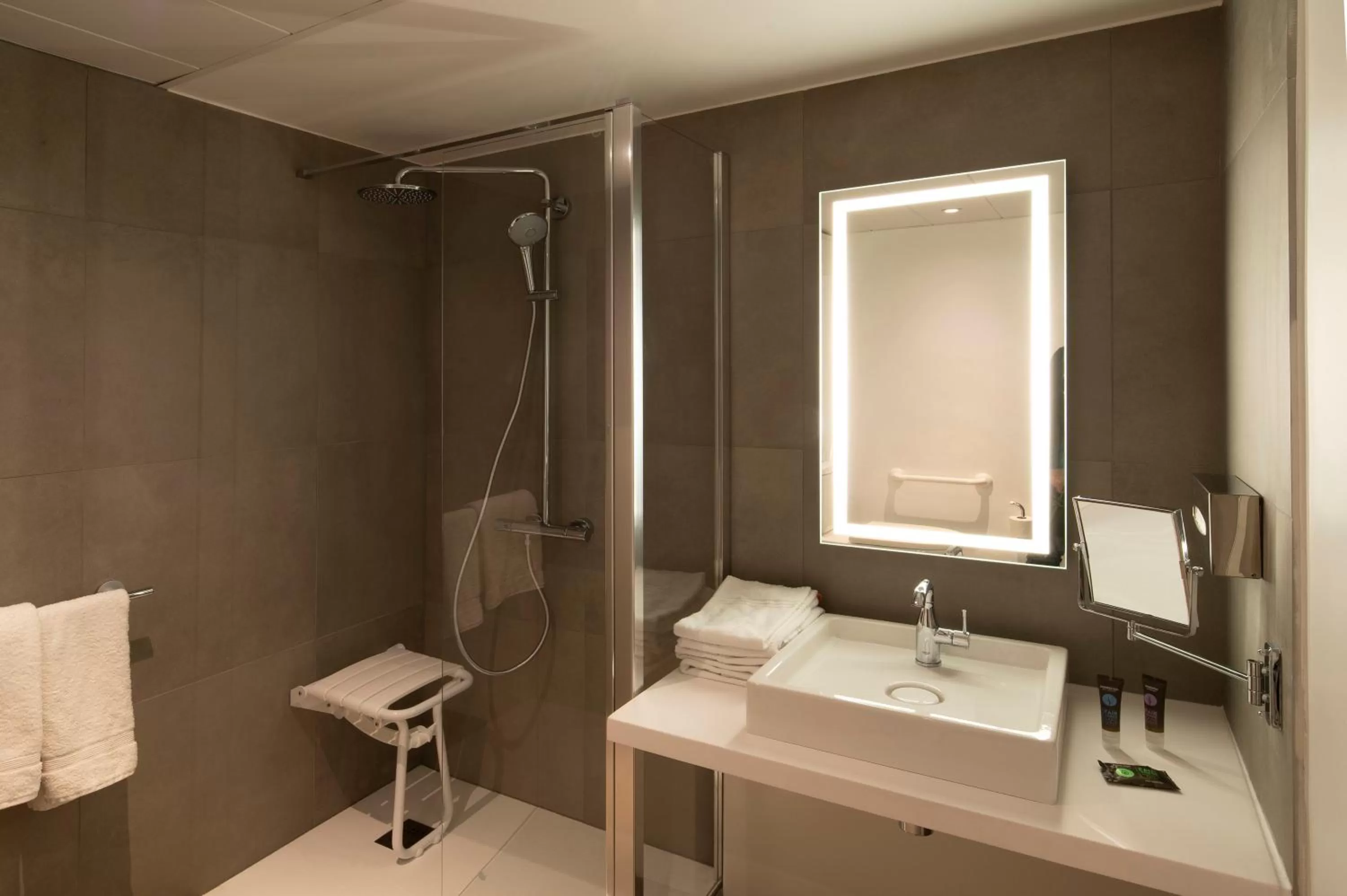 Bathroom in Novotel Metz Amnéville