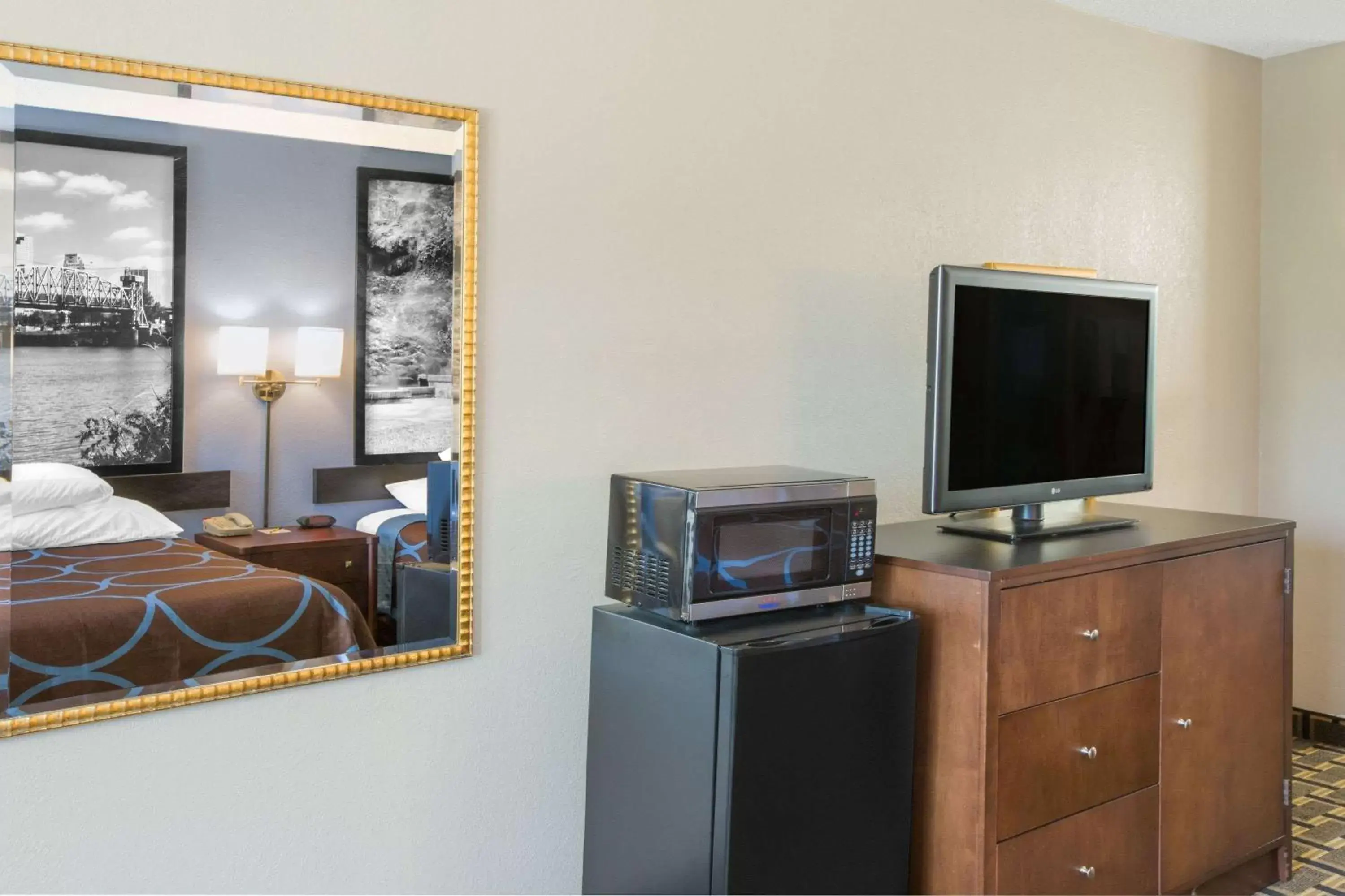 Photo of the whole room, TV/Entertainment Center in Super 8 by Wyndham Brinkley