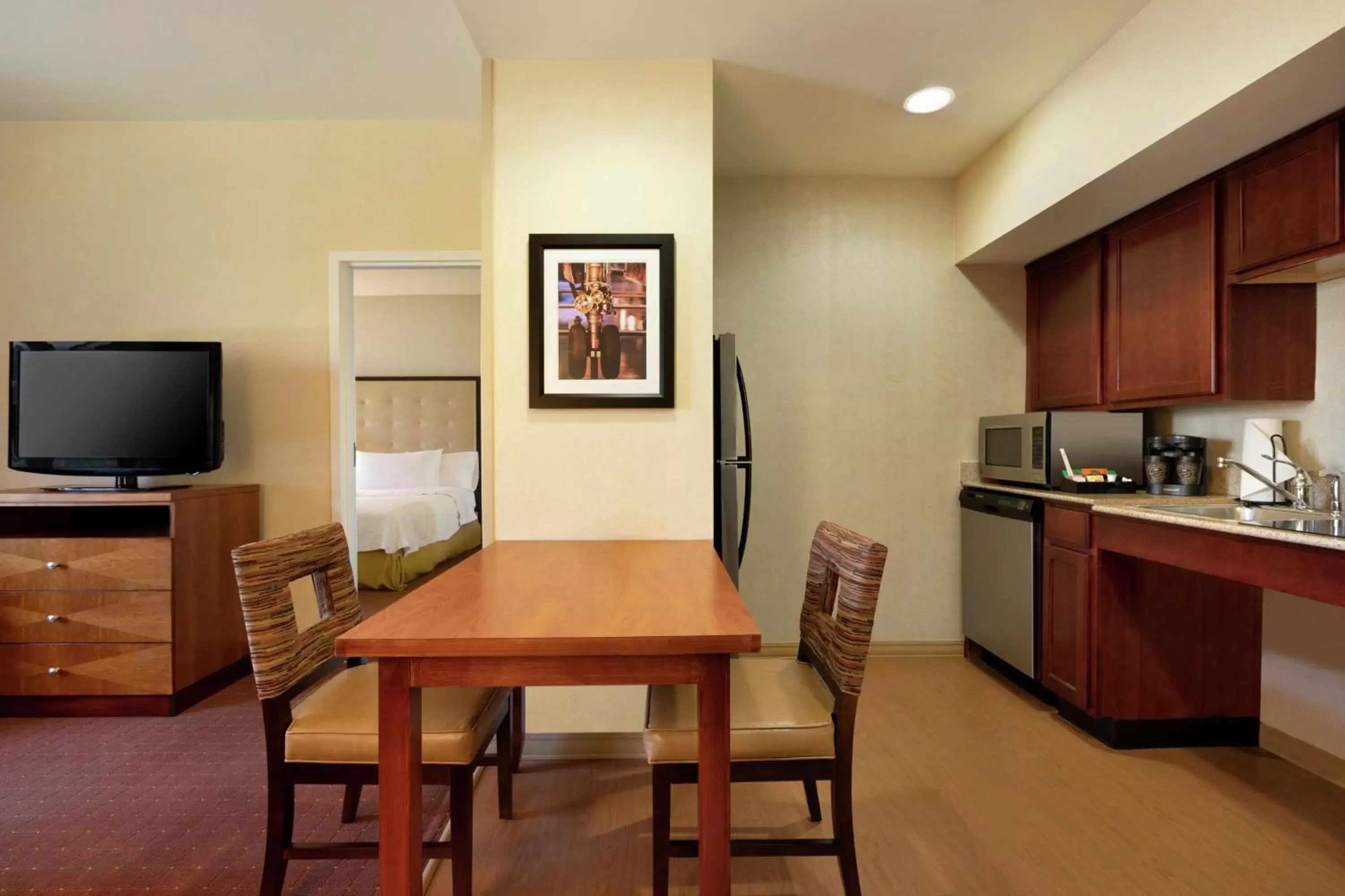 Bedroom, Kitchen/Kitchenette in Homewood Suites by Hilton Dulles-North Loudoun