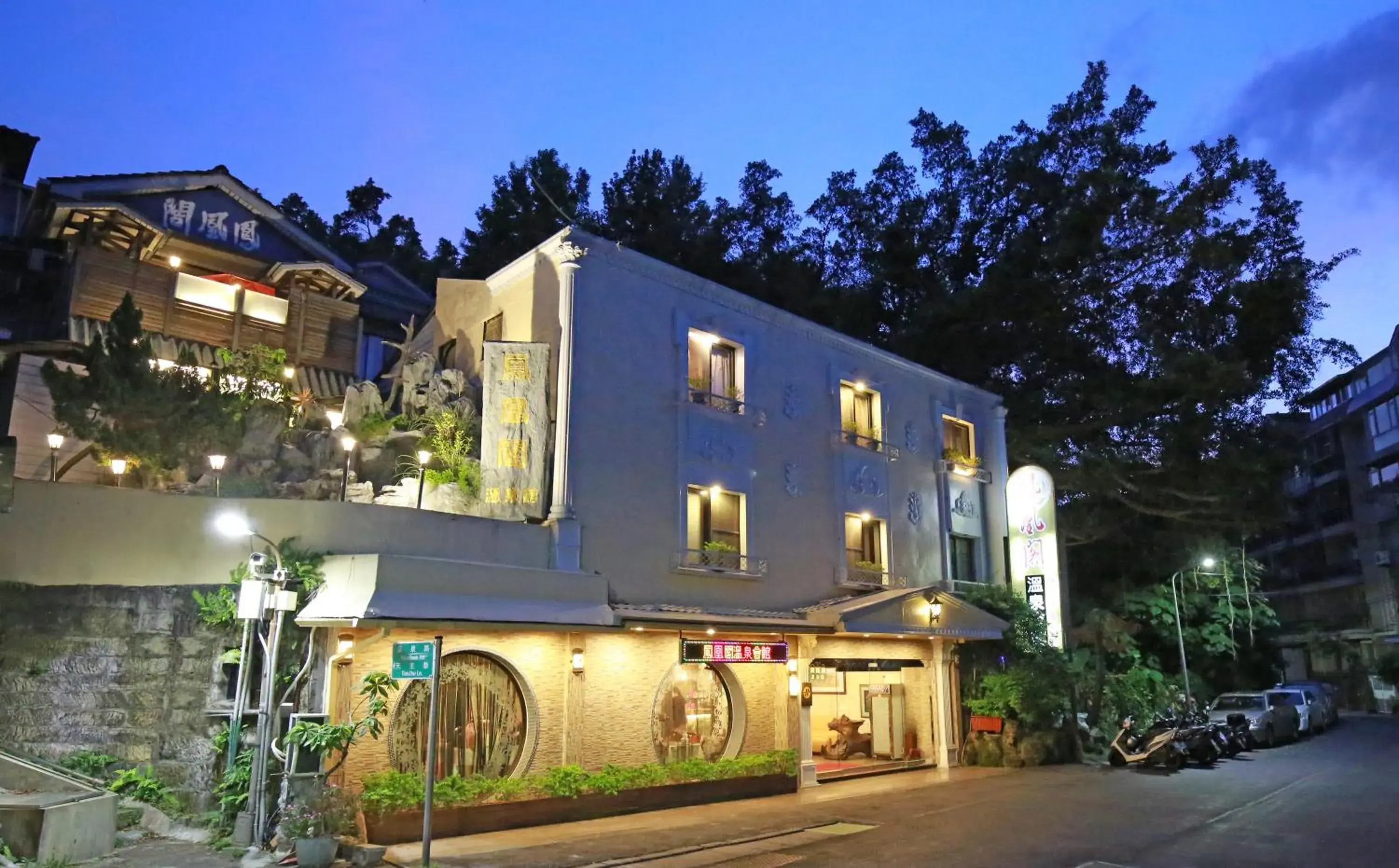 Property Building in Phoenix Pavilion Hot Spring Hotel