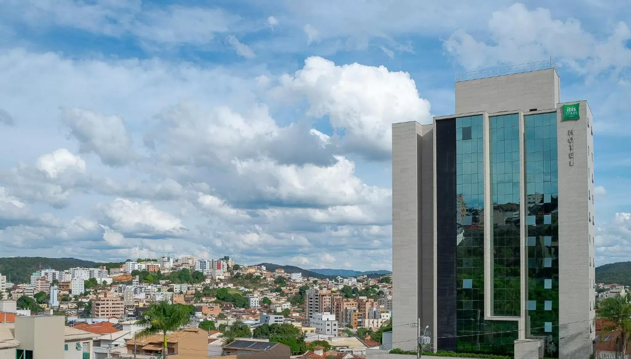 Facade/entrance in Íbis Styles Itaúna