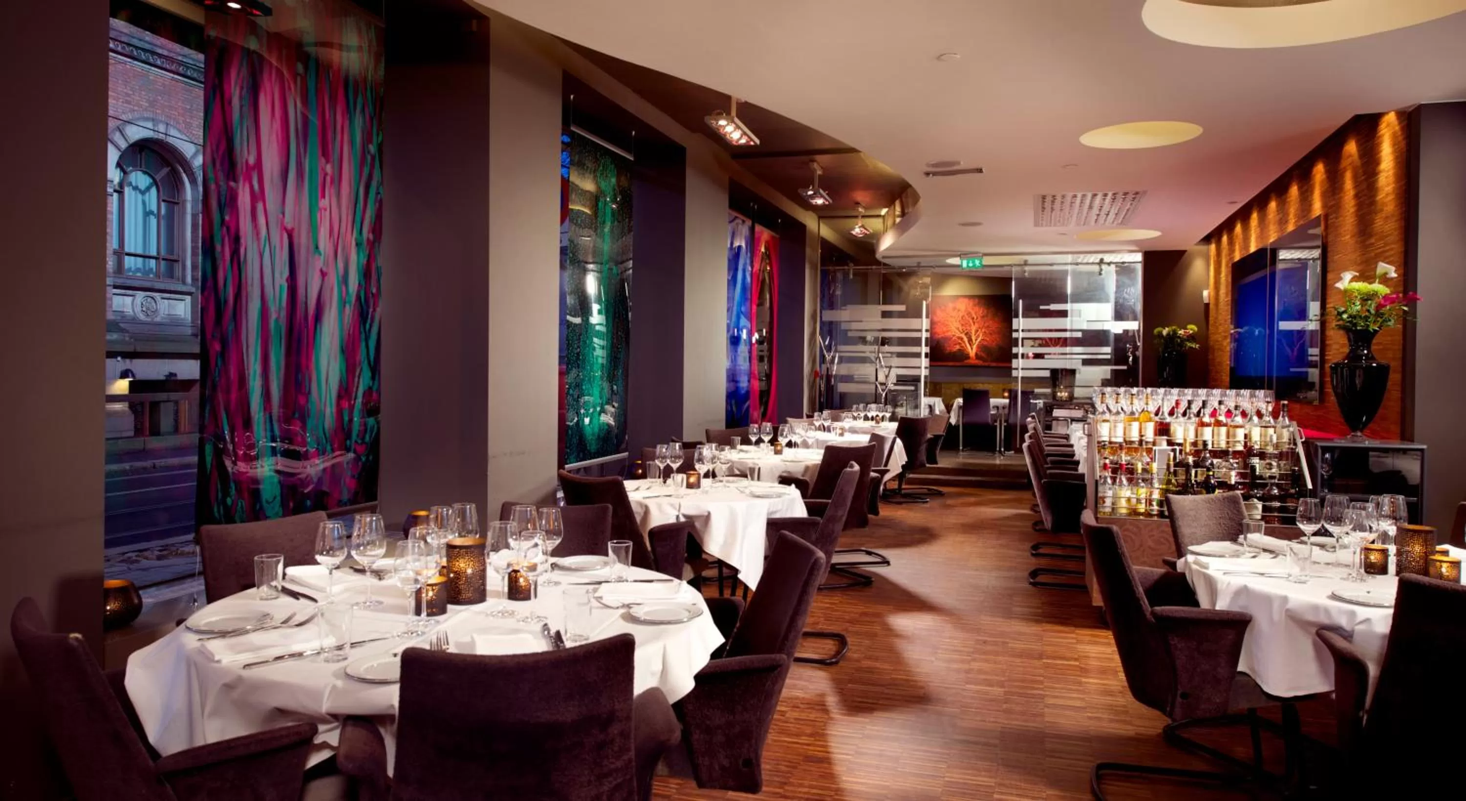 Restaurant/places to eat in Home Hotel Savoy