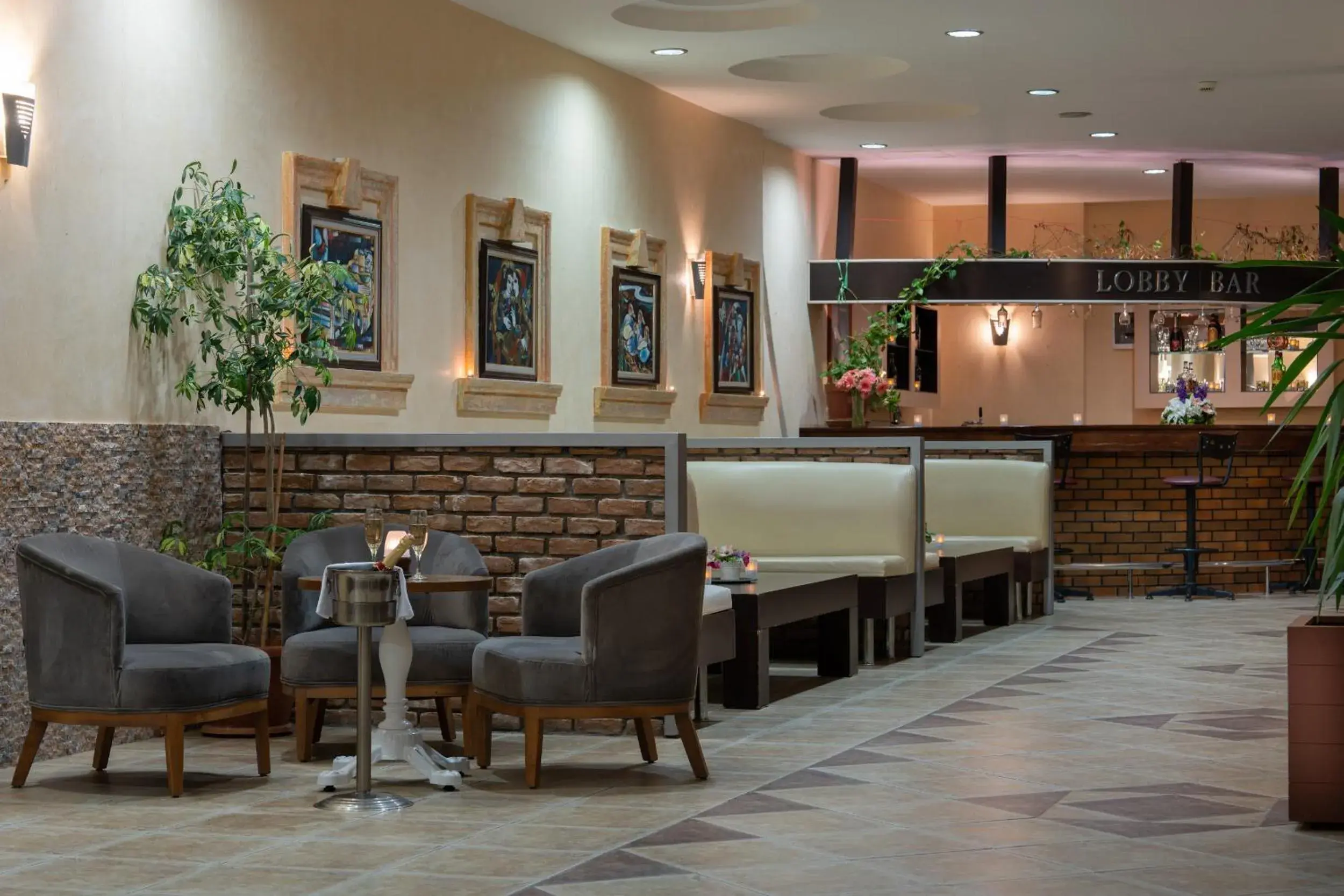 Lobby or reception, Lounge/Bar in Grand Viking Hotel