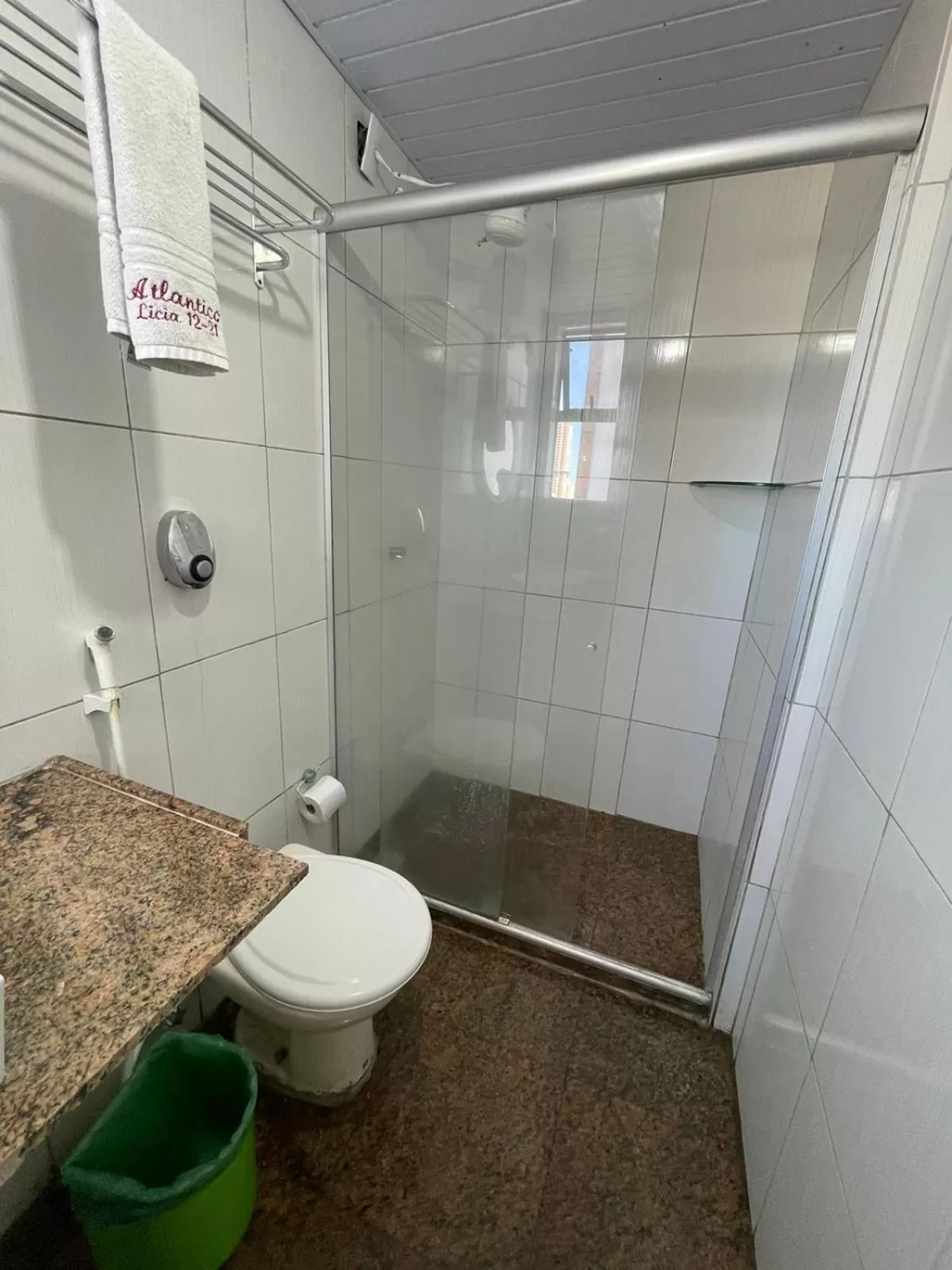 Bathroom in Flat Atlântico Neto