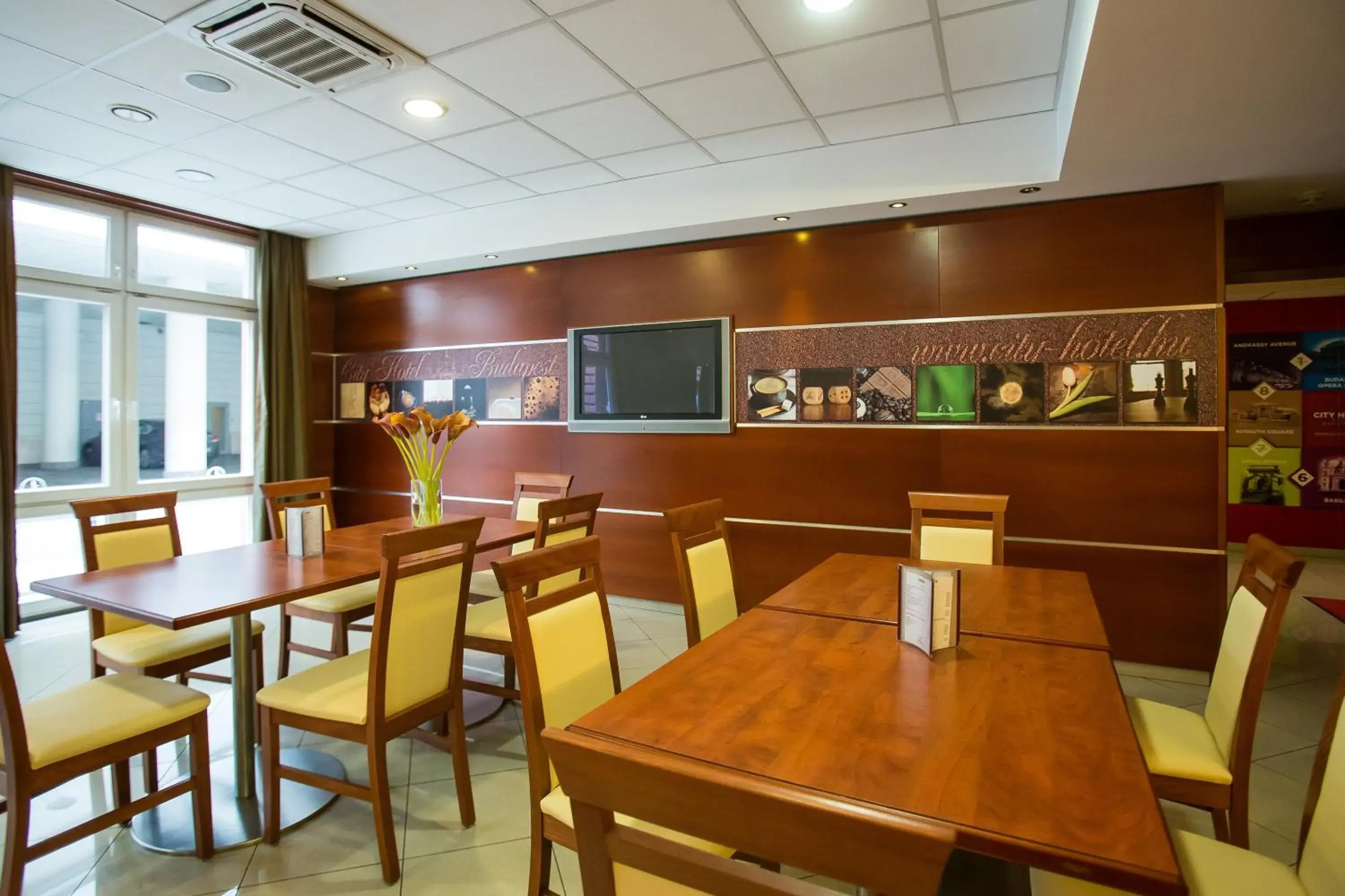 Lounge or bar in City Home Budapest Lounge or bar in City Home Budapest