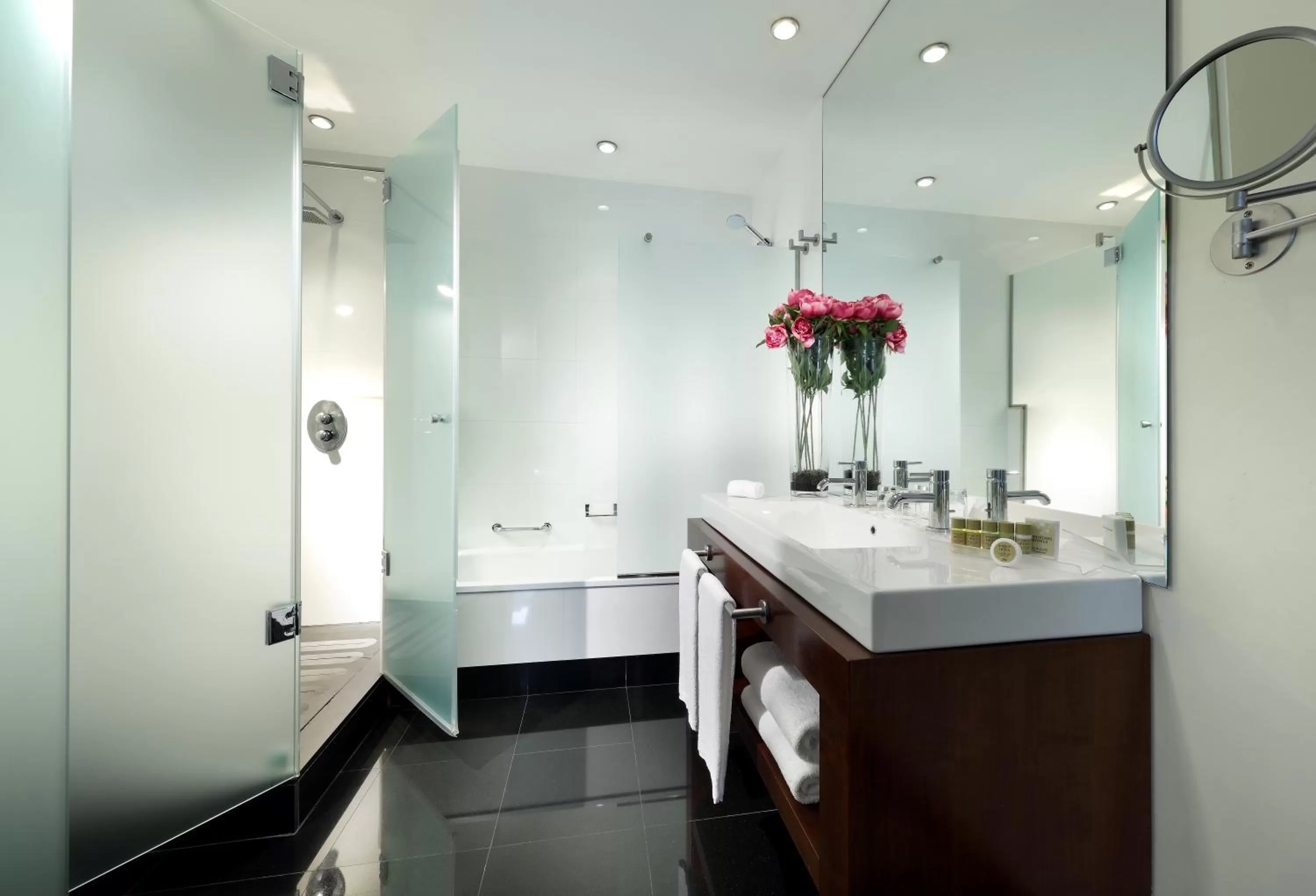 Shower in Eurostars Gran Via