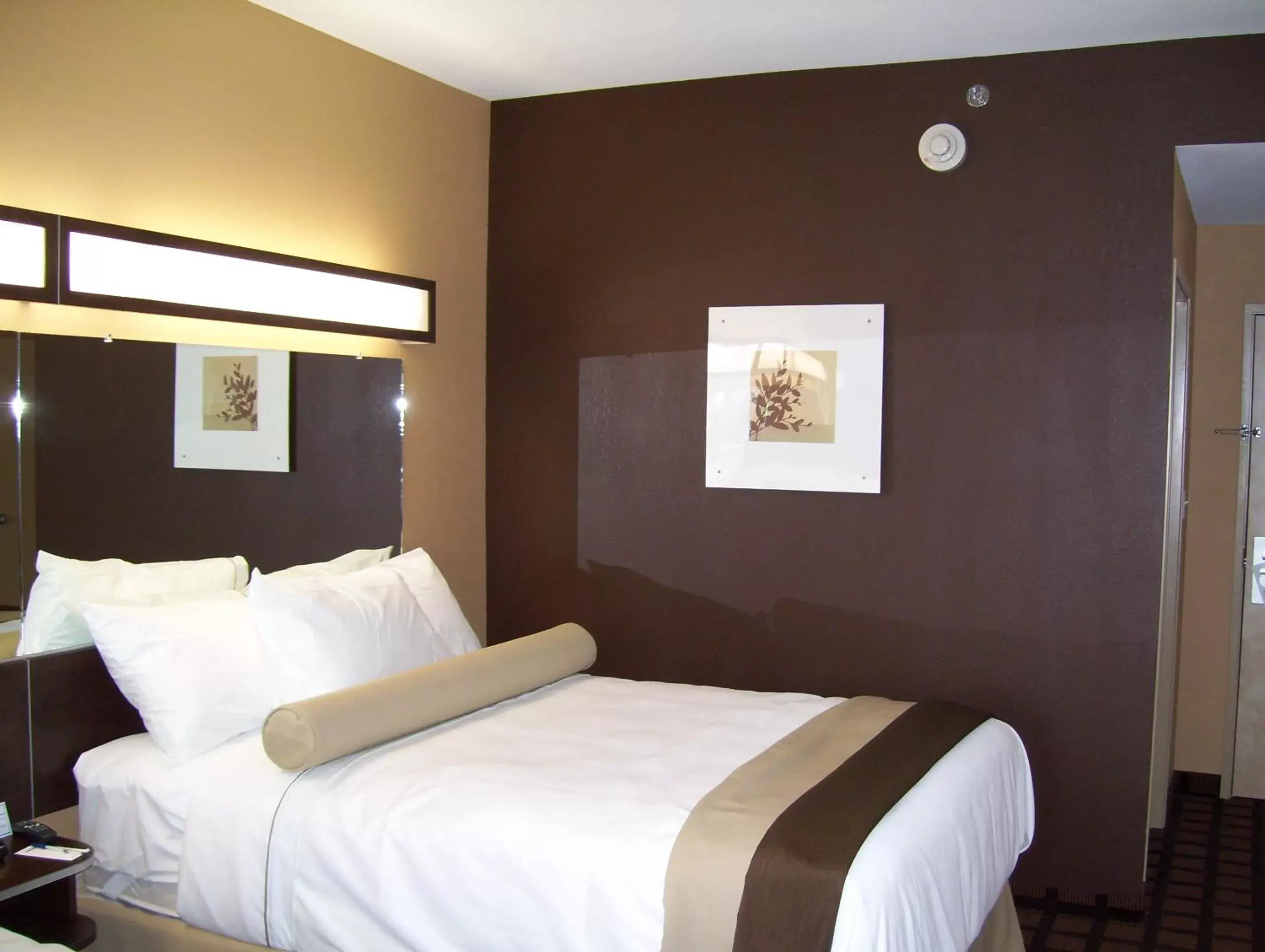 Bed, Room Photo in Microtel Inn & Suites Quincy by Wyndham