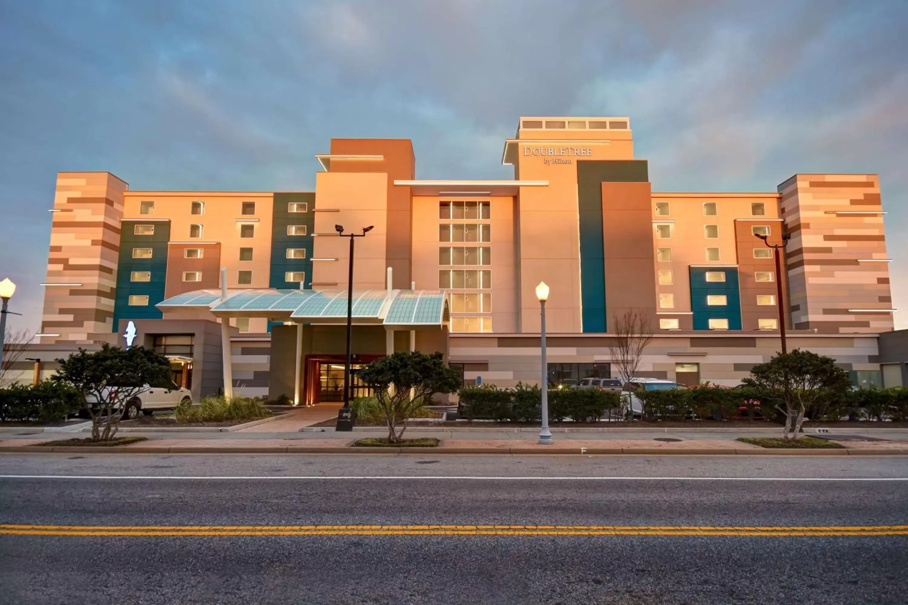 Property building in DoubleTree by Hilton Oceanfront Virginia Beach Property building in DoubleTree by Hilton Oceanfront Virginia Beach