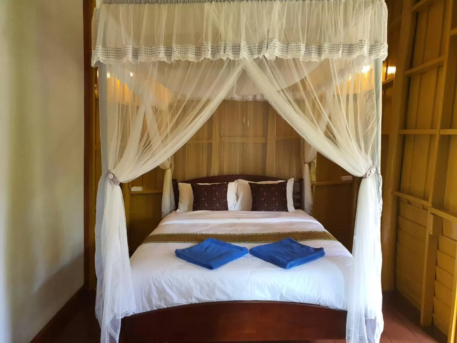Photo of the whole room, Bed in Tree Tops River Huts