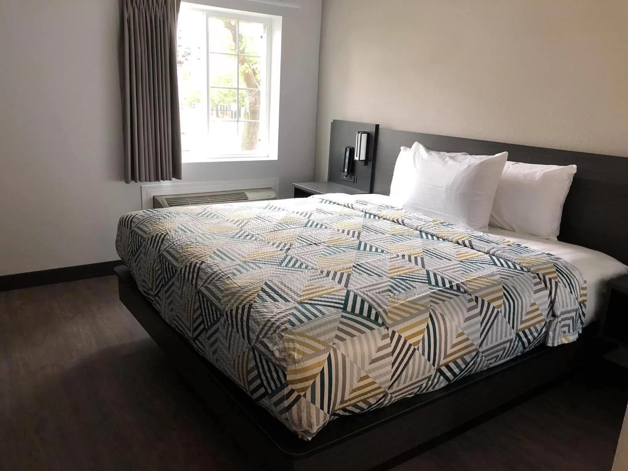 Bed in Motel 6 Tulsa, Ok - Central