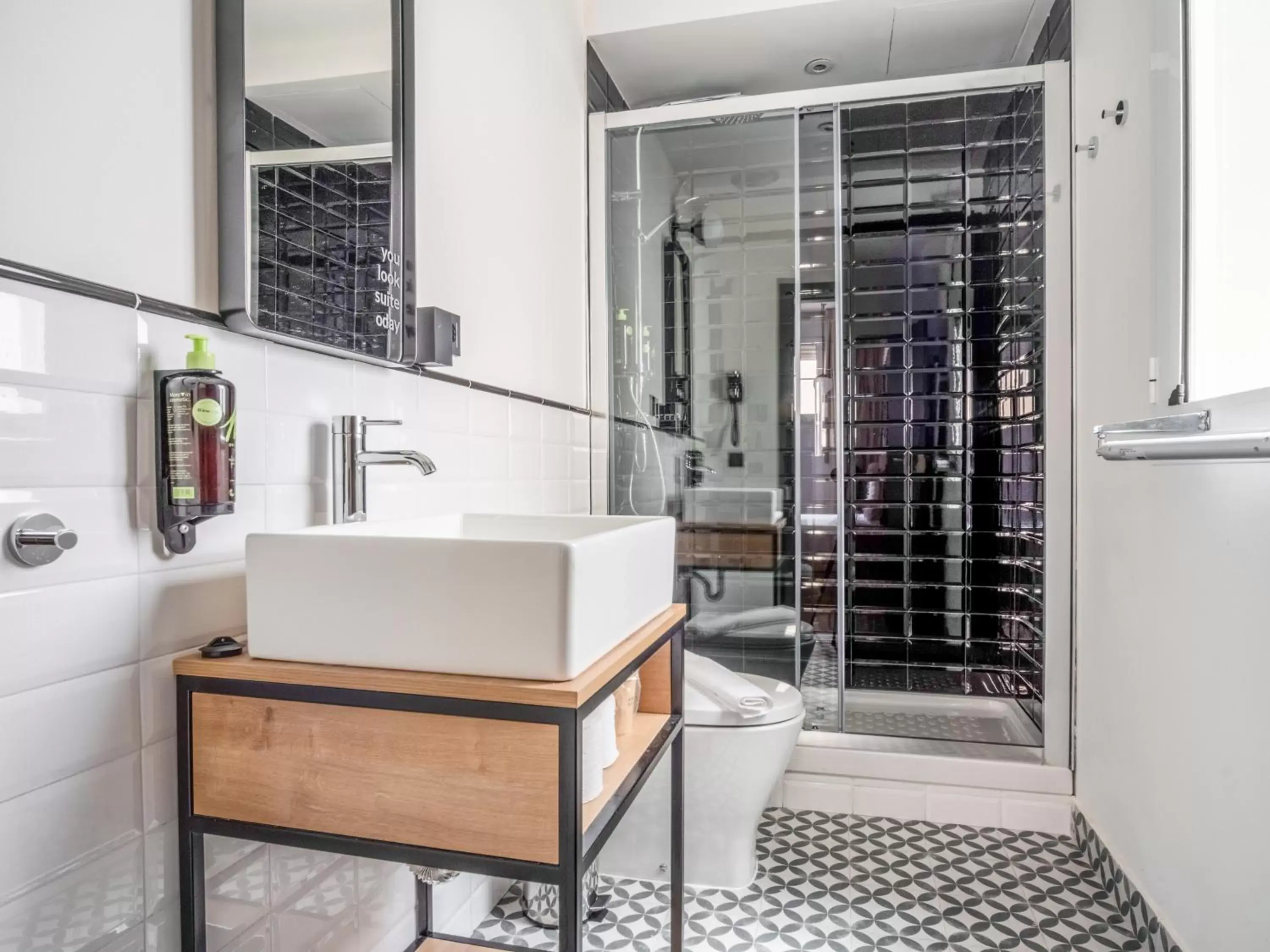Shower, Bathroom in limehome Madrid Calle de la Madera - Digital Access