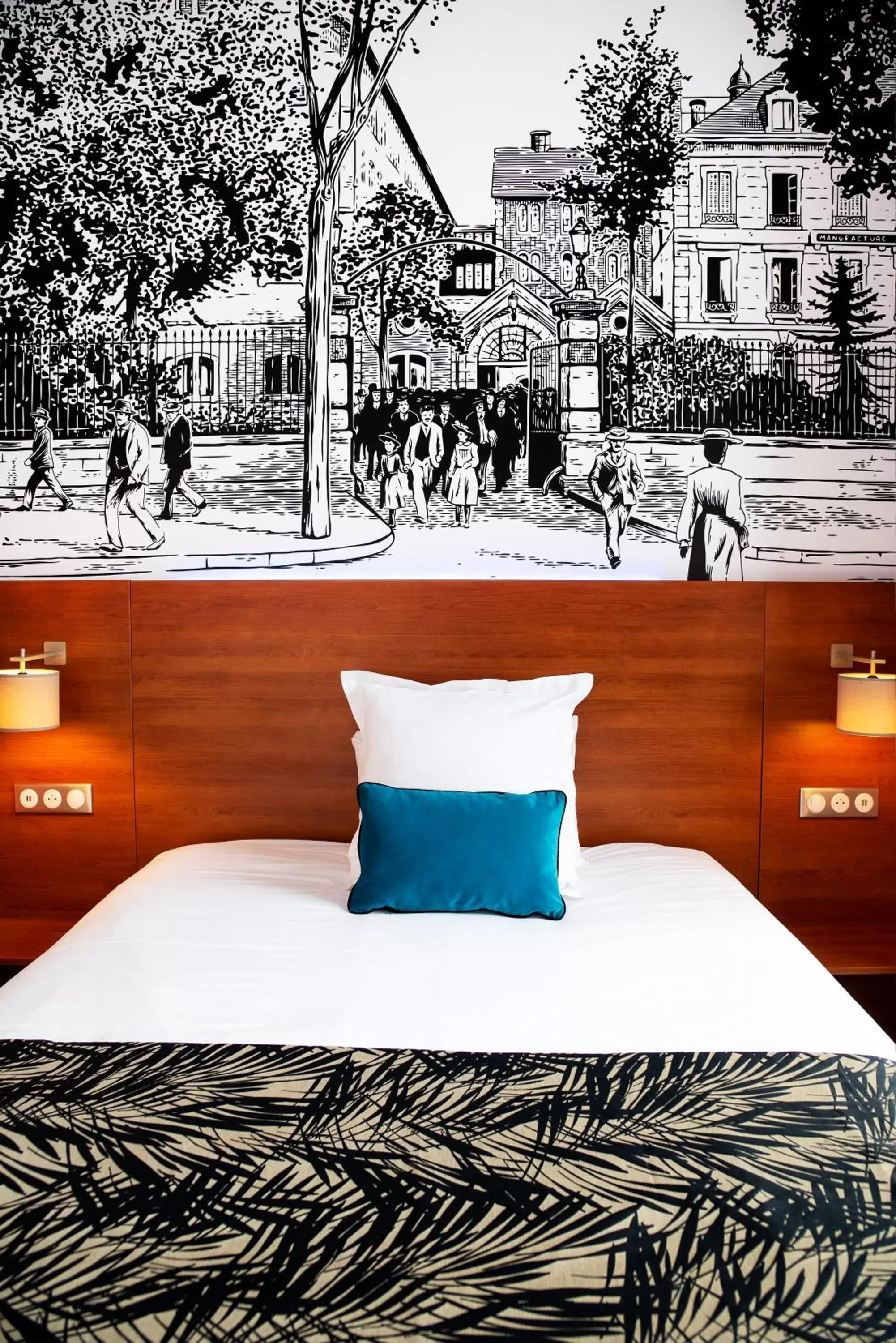 Bedroom, Bed in Best Western Plus Hôtel Colbert