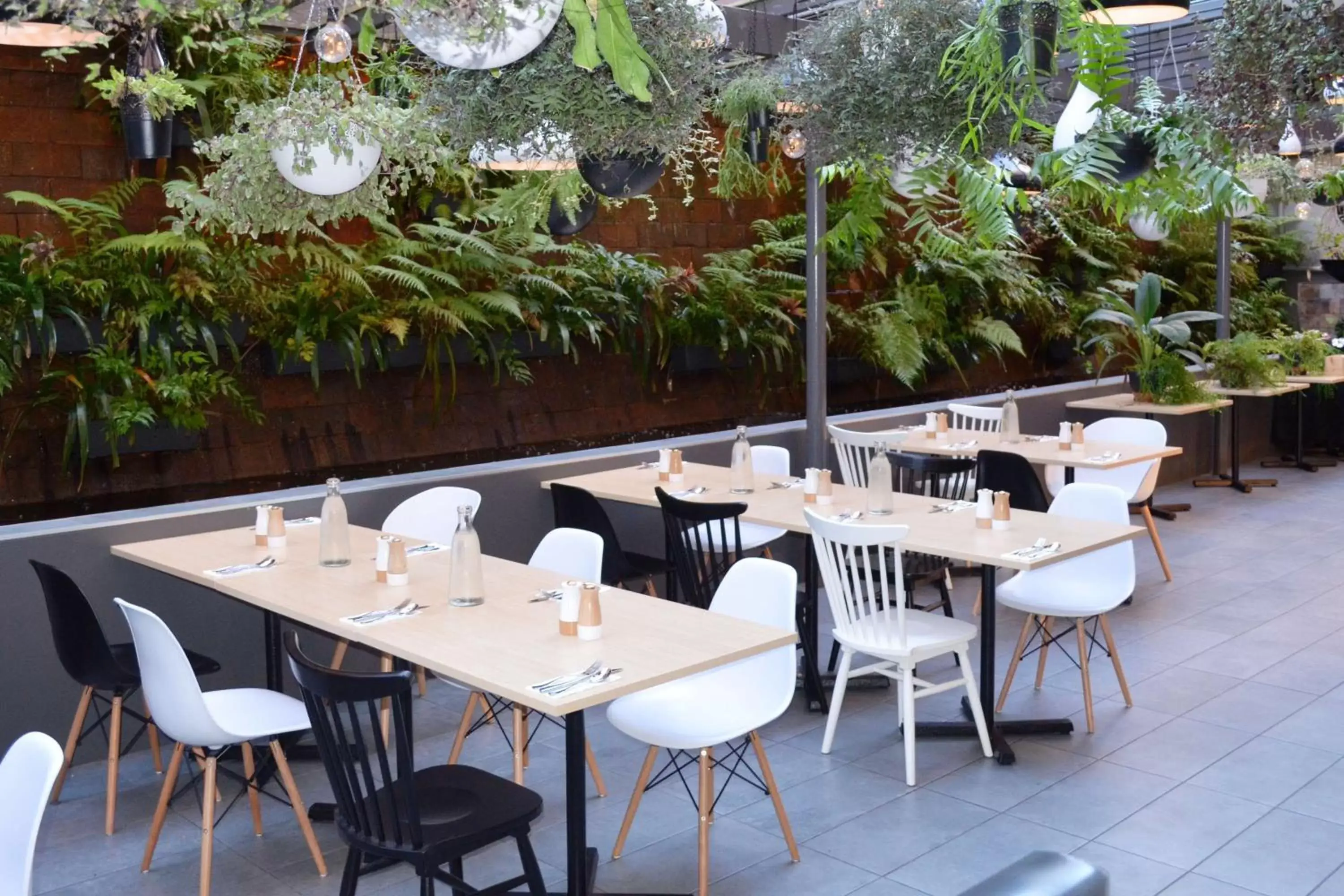 Garden, Restaurant/Places to Eat in Metro Aspire Hotel Sydney