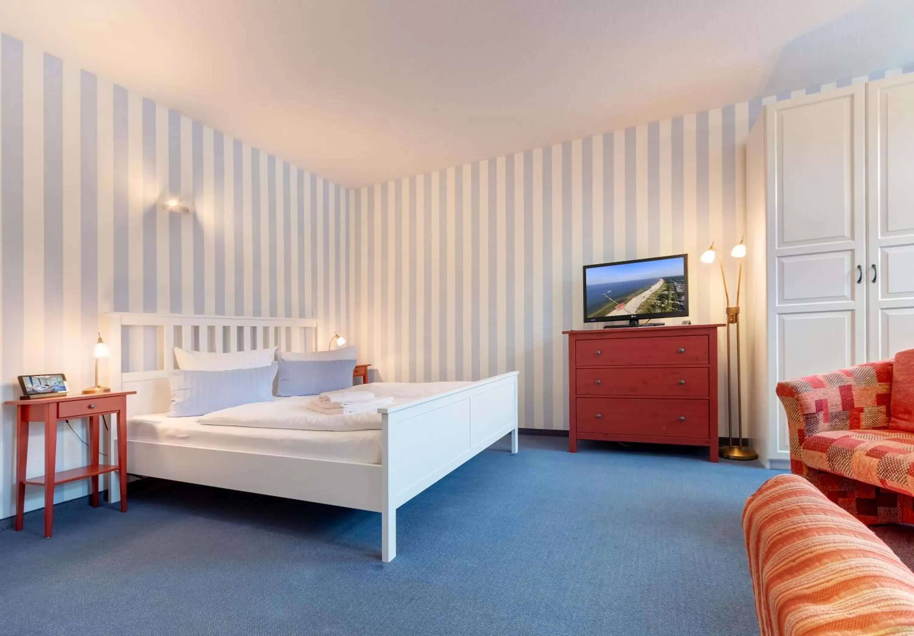 Photo of the whole room, Bed in Hotel Villa Seeschlößchen