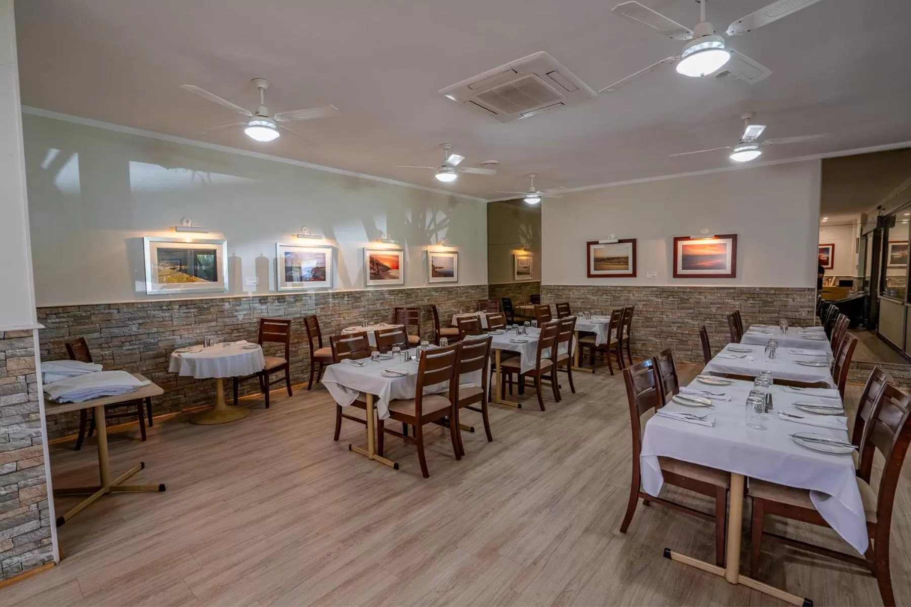 Restaurant/places to eat in Hospitality Carnarvon, SureStay Collection by Best Western