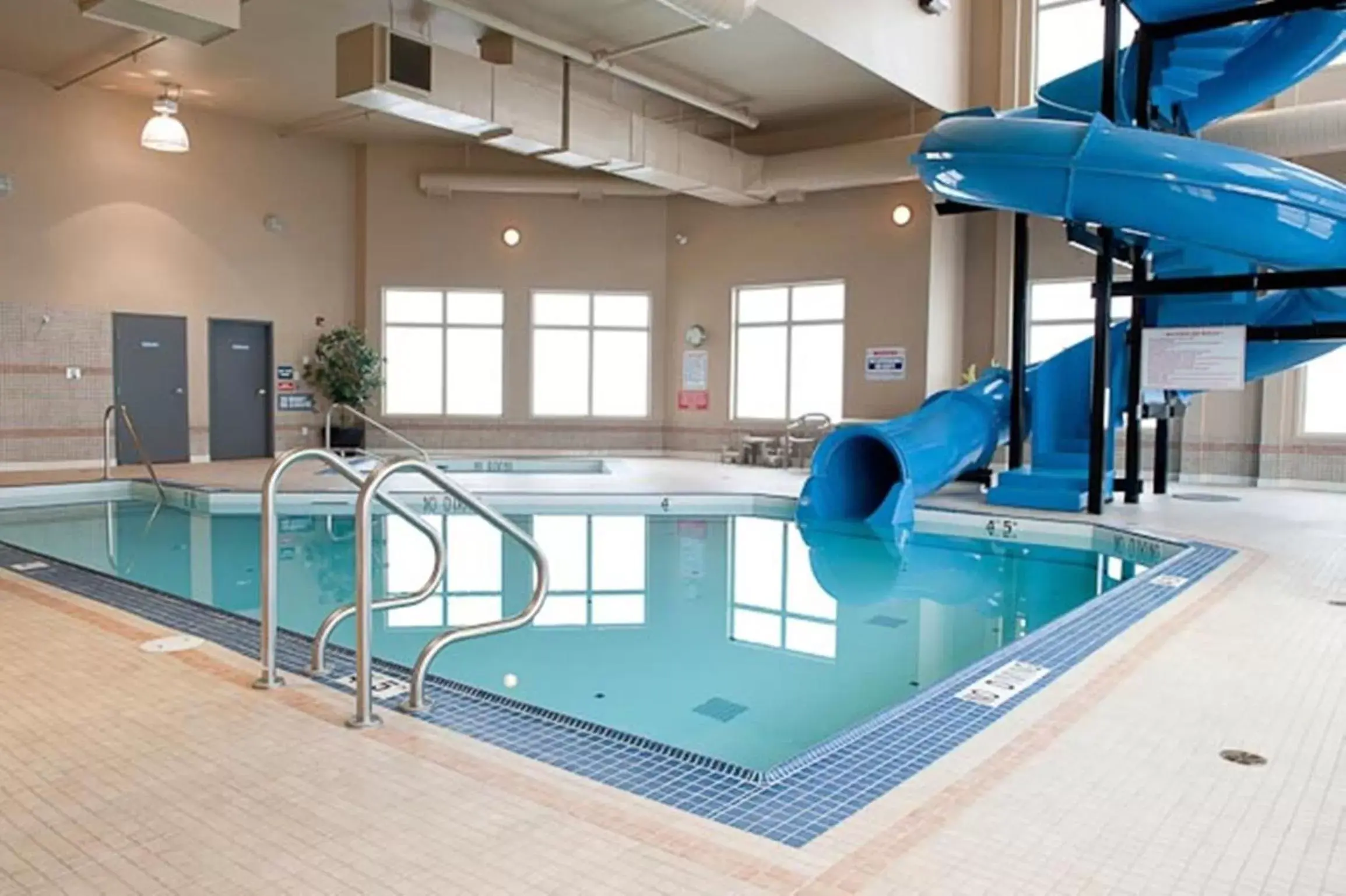 Swimming Pool in Paradise Inn and Suites