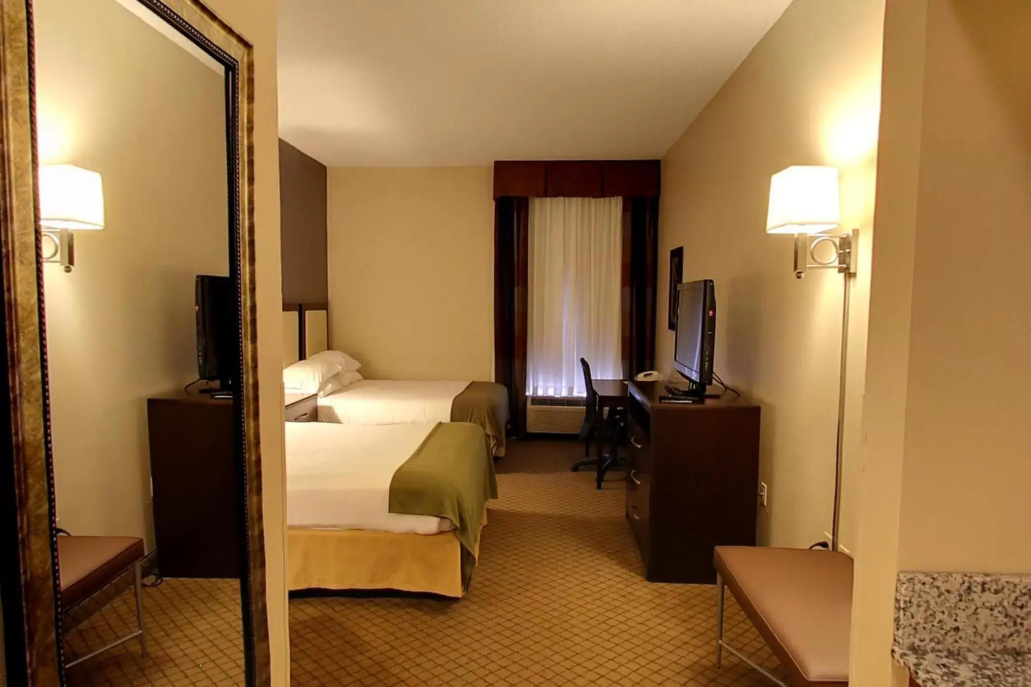 Photo of the whole room, Bed in Holiday Inn Express Hotel & Suites Blythewood, an IHG Hotel