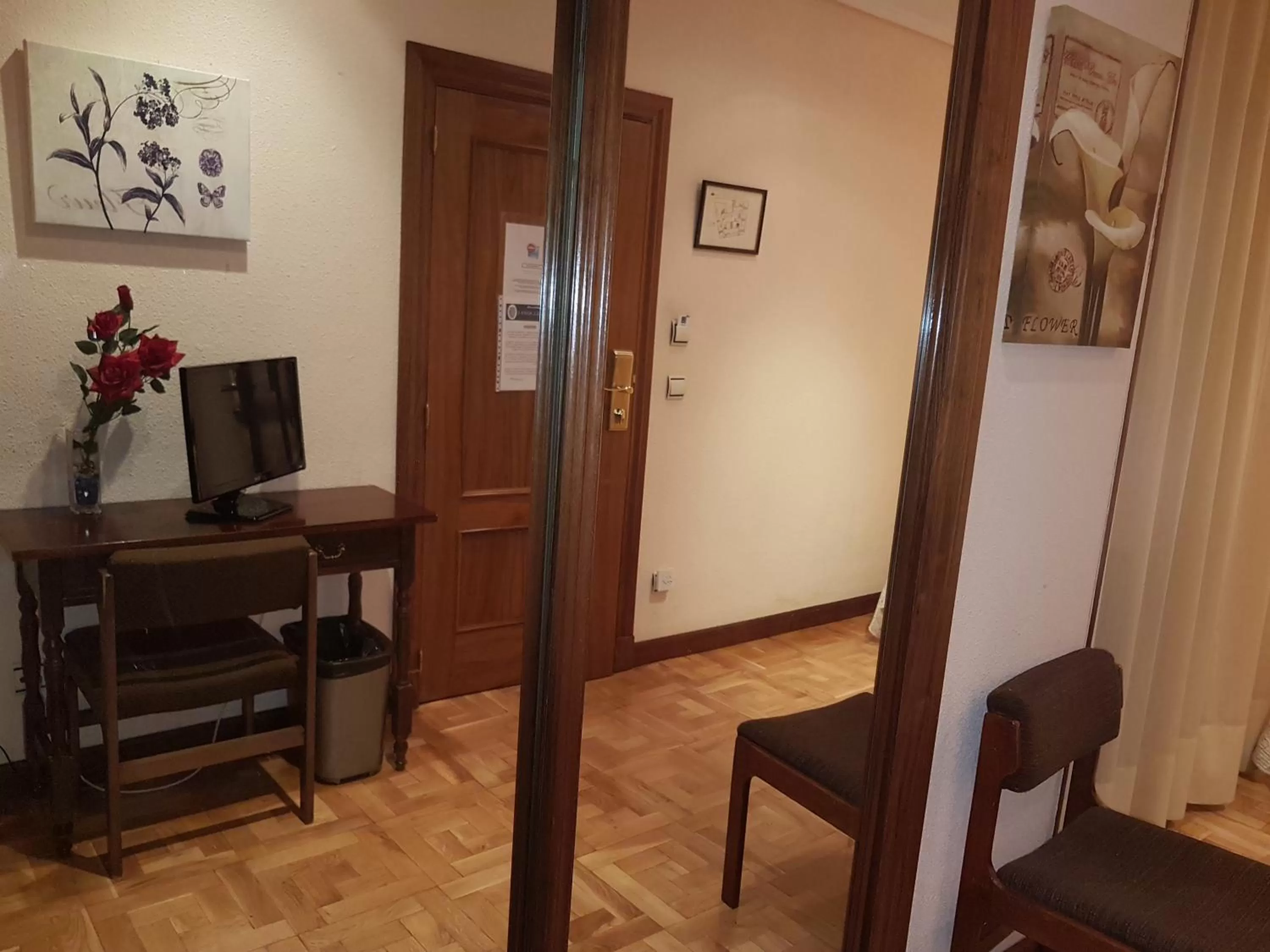 Photo of the whole room in Hotel Castellano I