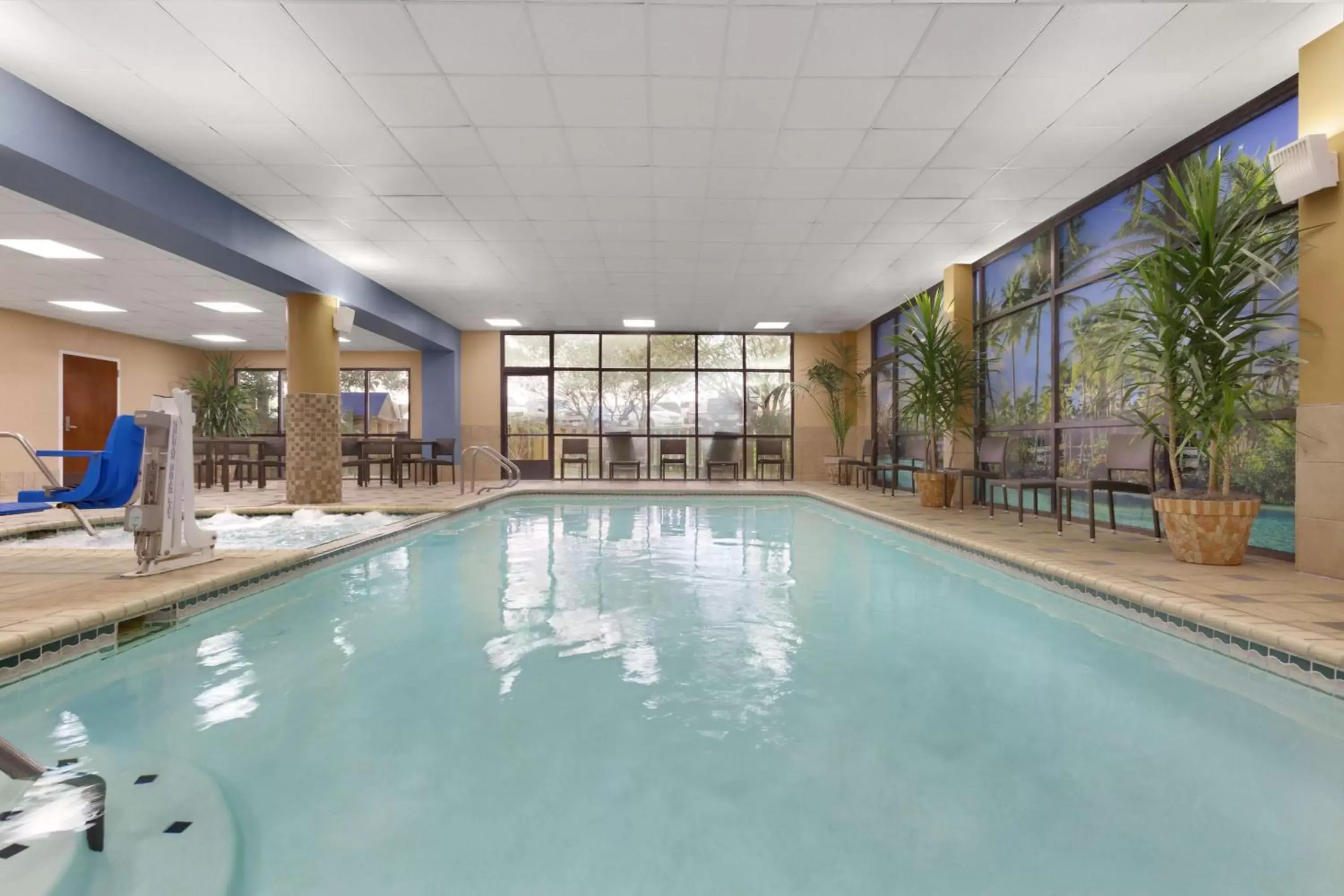 Pool view, Swimming Pool in Embassy Suites San Antonio Airport