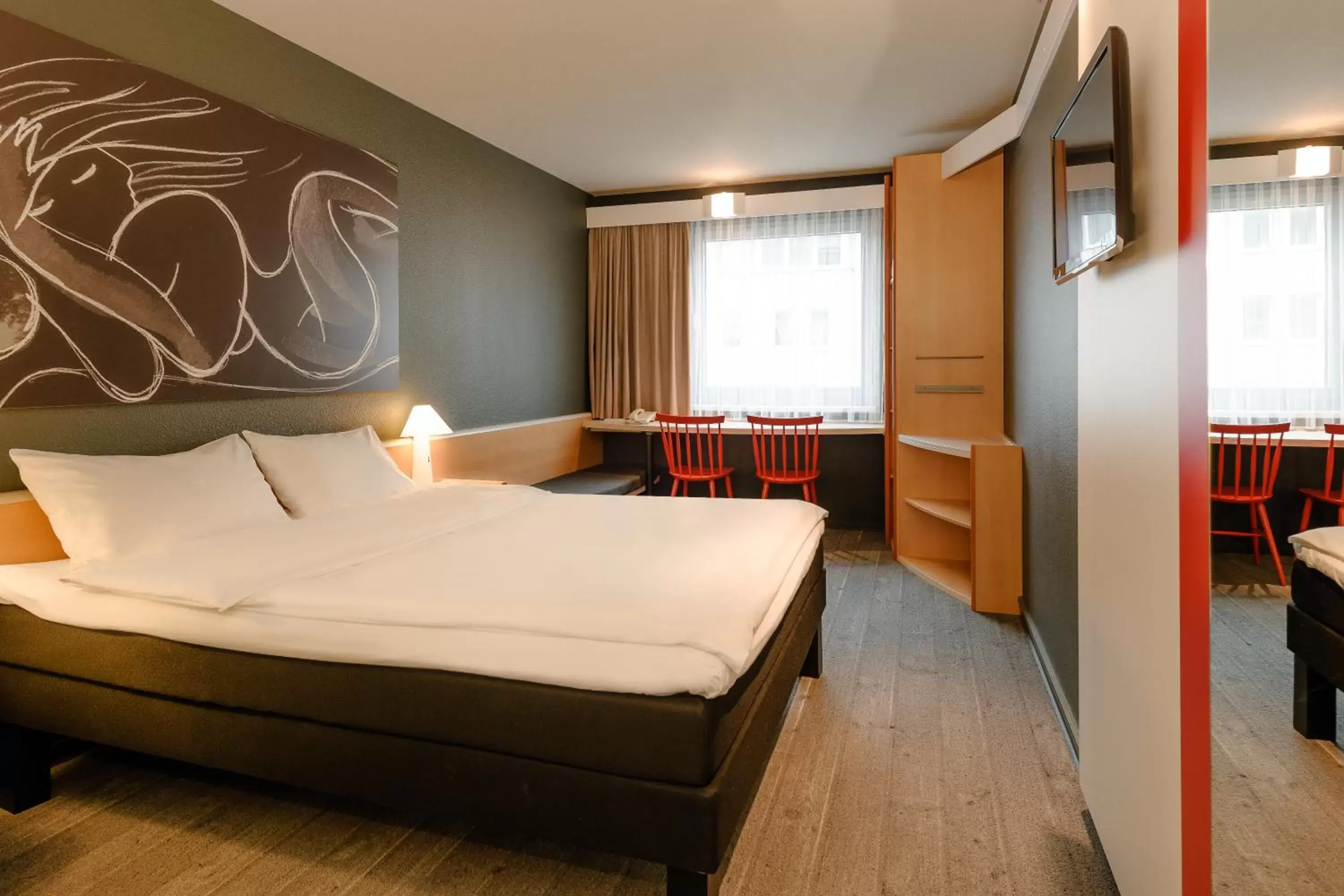 Photo of the whole room, Bed in ibis Wien City