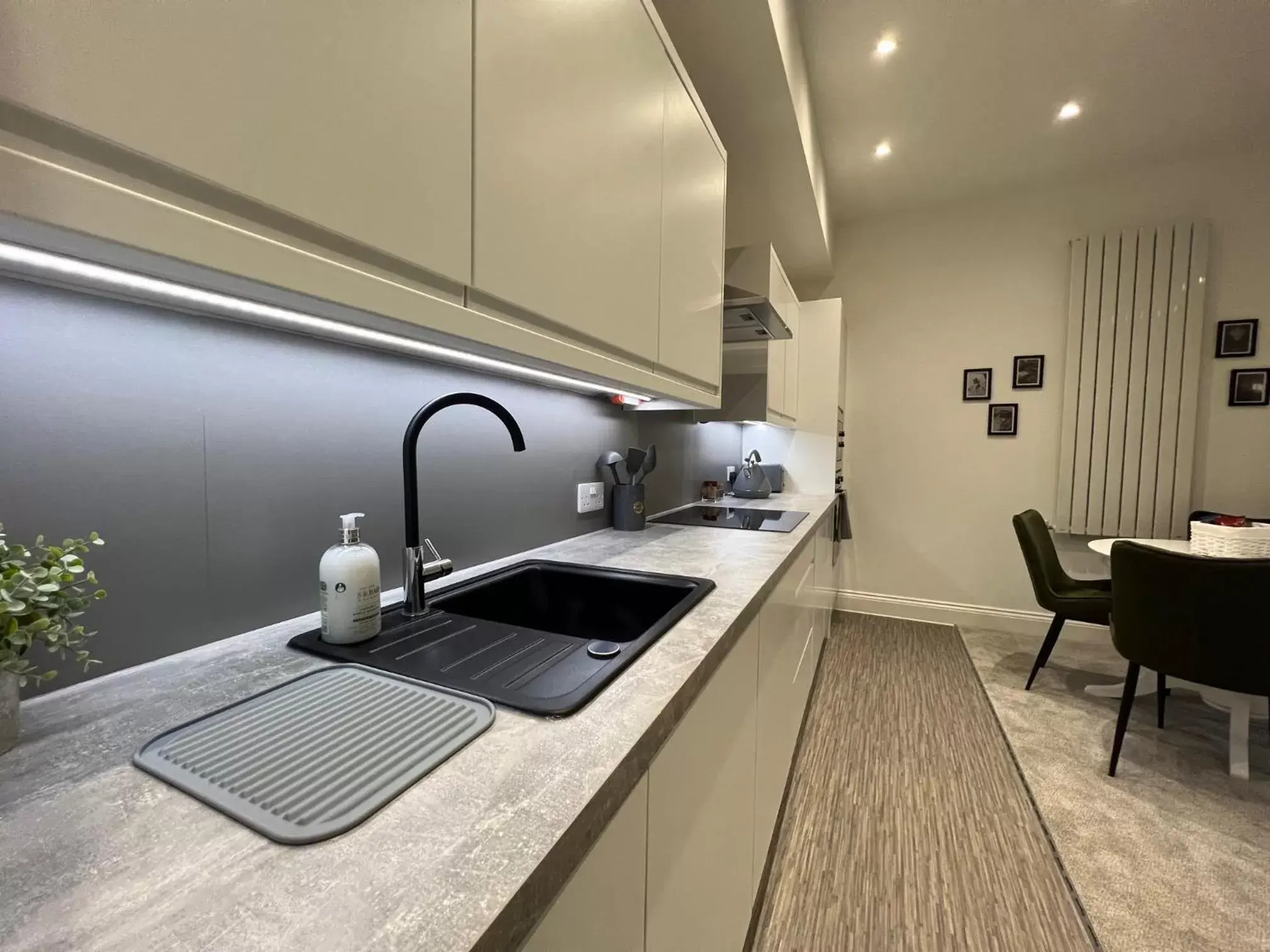 Kitchen or kitchenette, Kitchen/Kitchenette in Winckley Square Residences