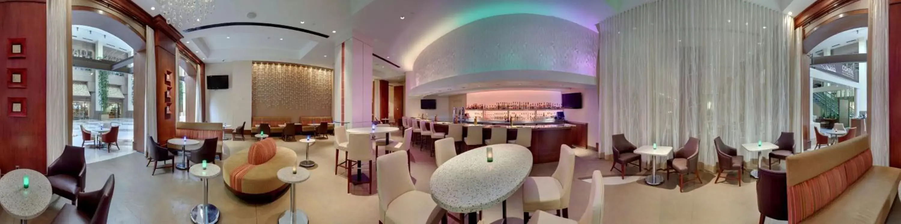 Lounge or bar, Restaurant/Places to Eat in Hilton Charlotte Uptown
