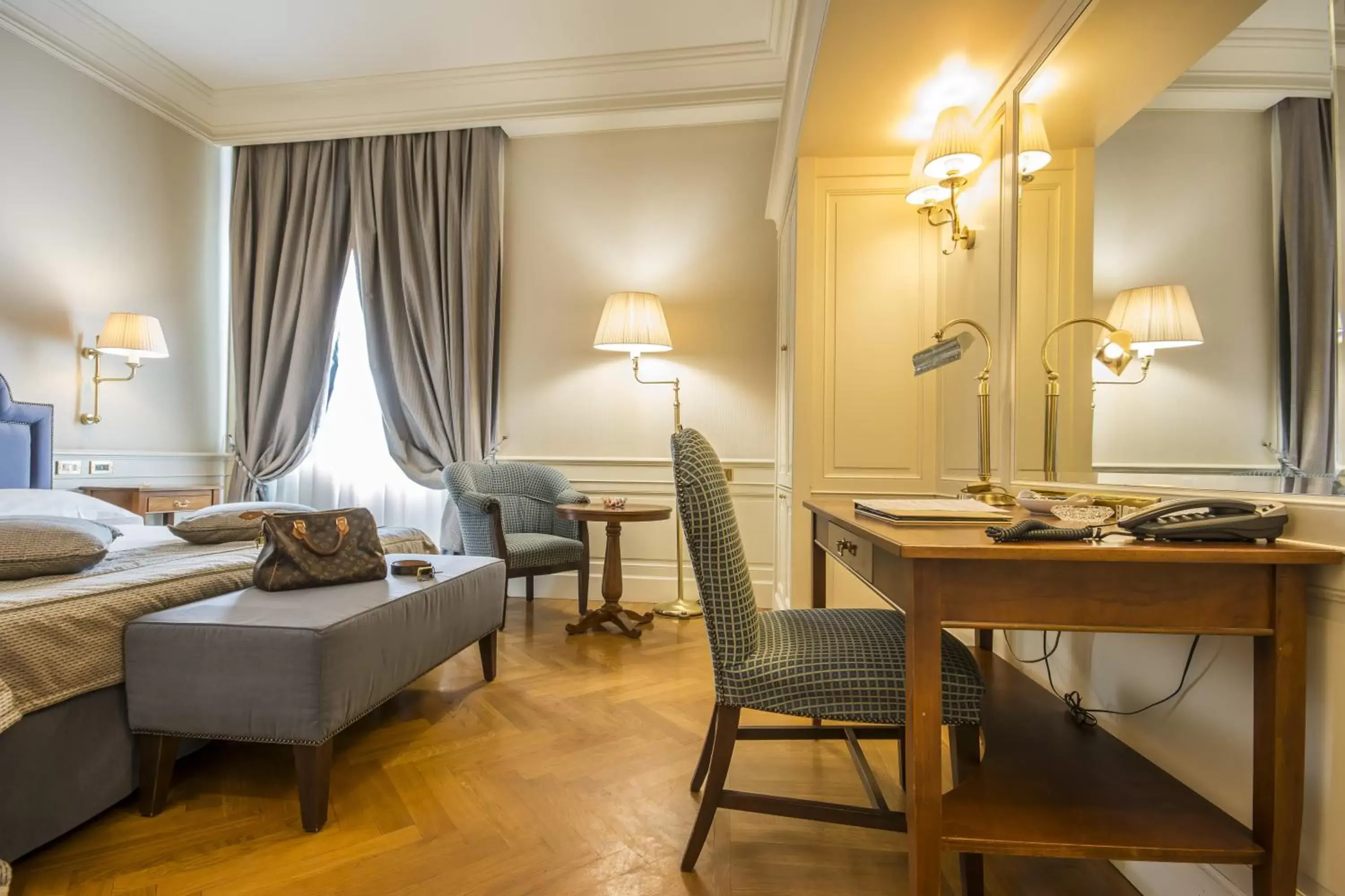 Bedroom, Seating Area in Hotel Corona d'Oro