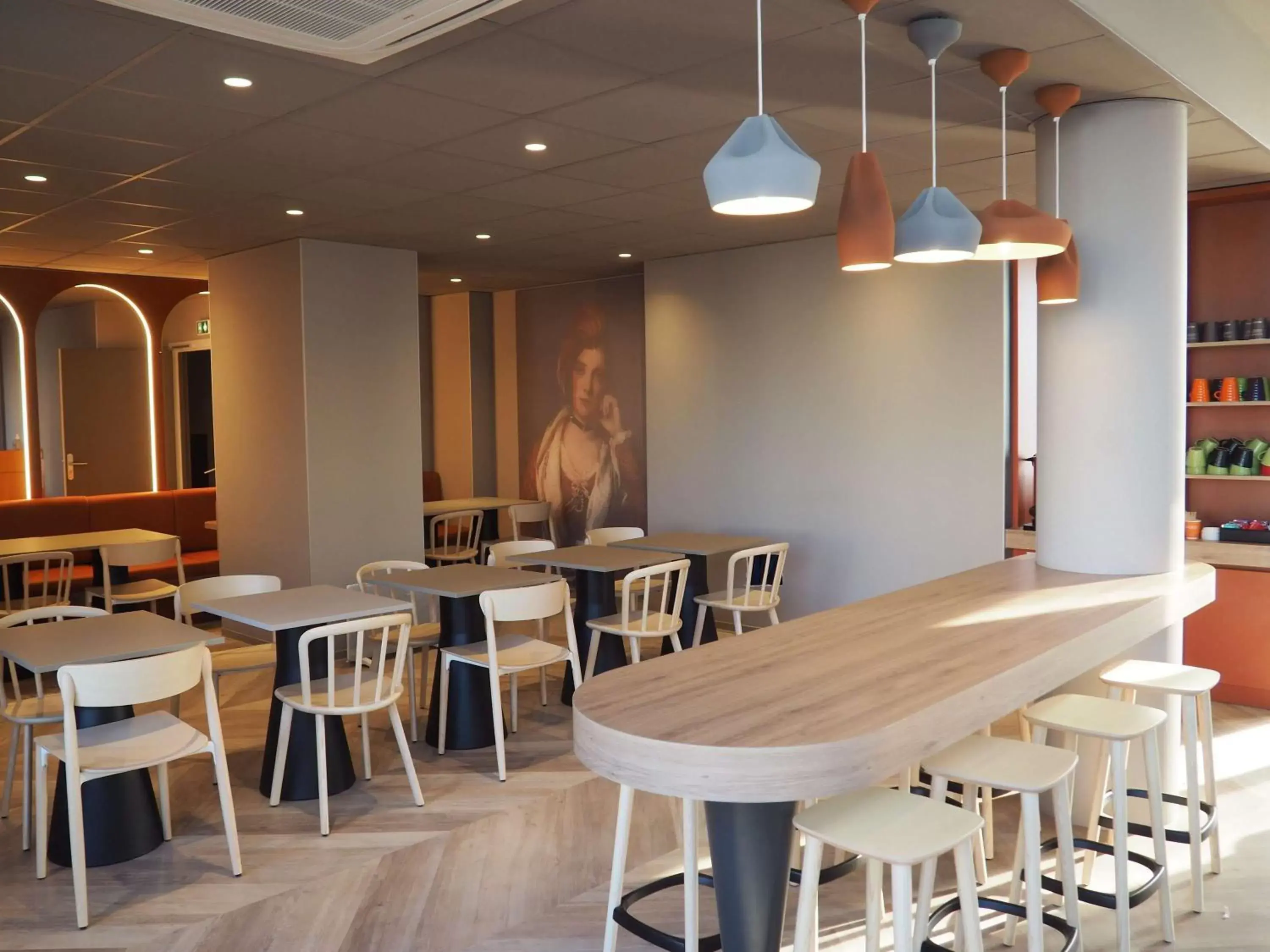 Restaurant/Places to Eat in ibis Styles Le Mans Gare Sud