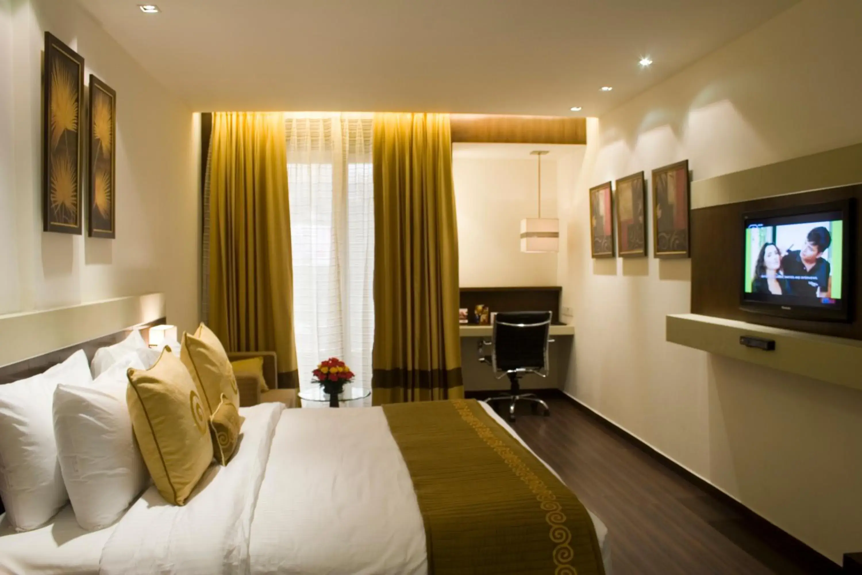 Photo of the whole room, Bed in Shervani Hotel Nehru Place