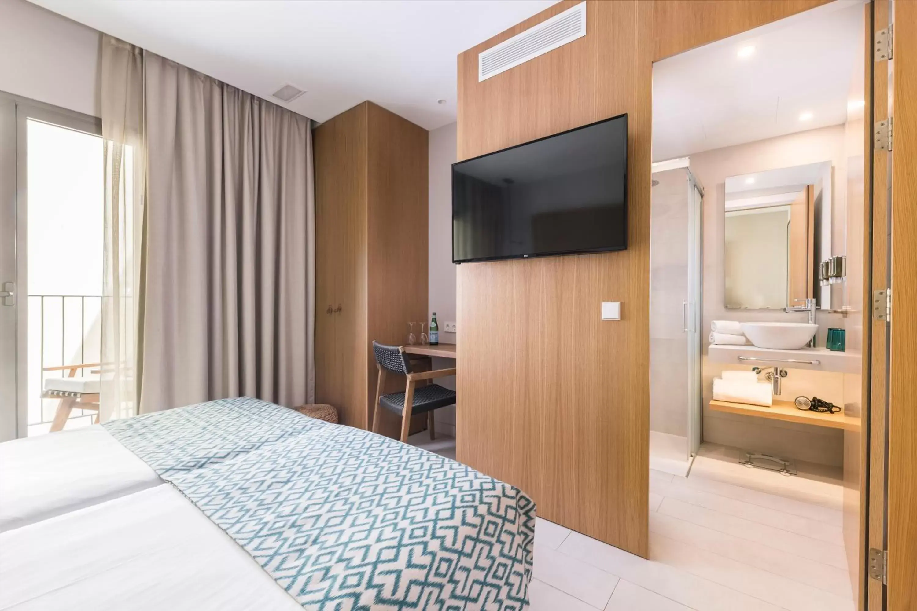 Double or Twin Room with Mountain View in Pure Salt Port de Sóller Double or Twin Room with Mountain View in Pure Salt Port de Sóller