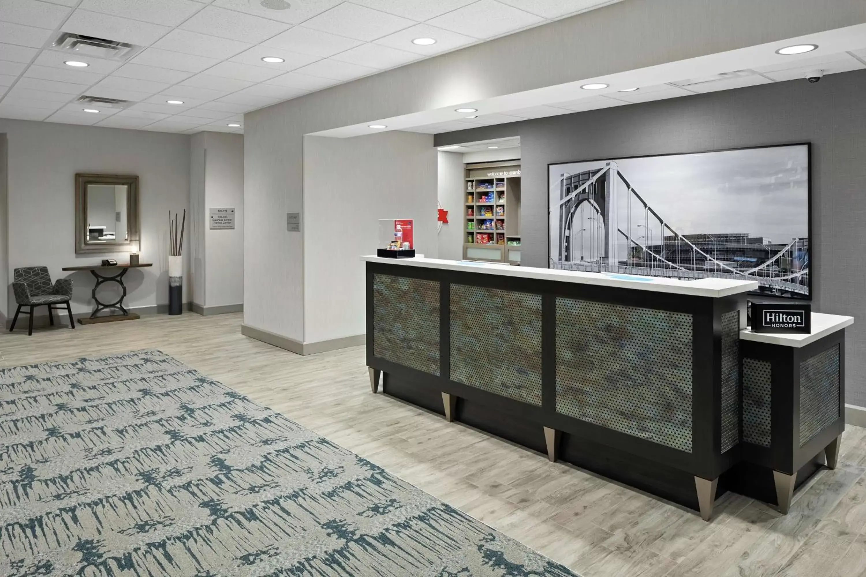 Lobby or reception in Hampton Inn & Suites Cranberry Township/Mars Lobby or reception in Hampton Inn & Suites Cranberry Township/Mars