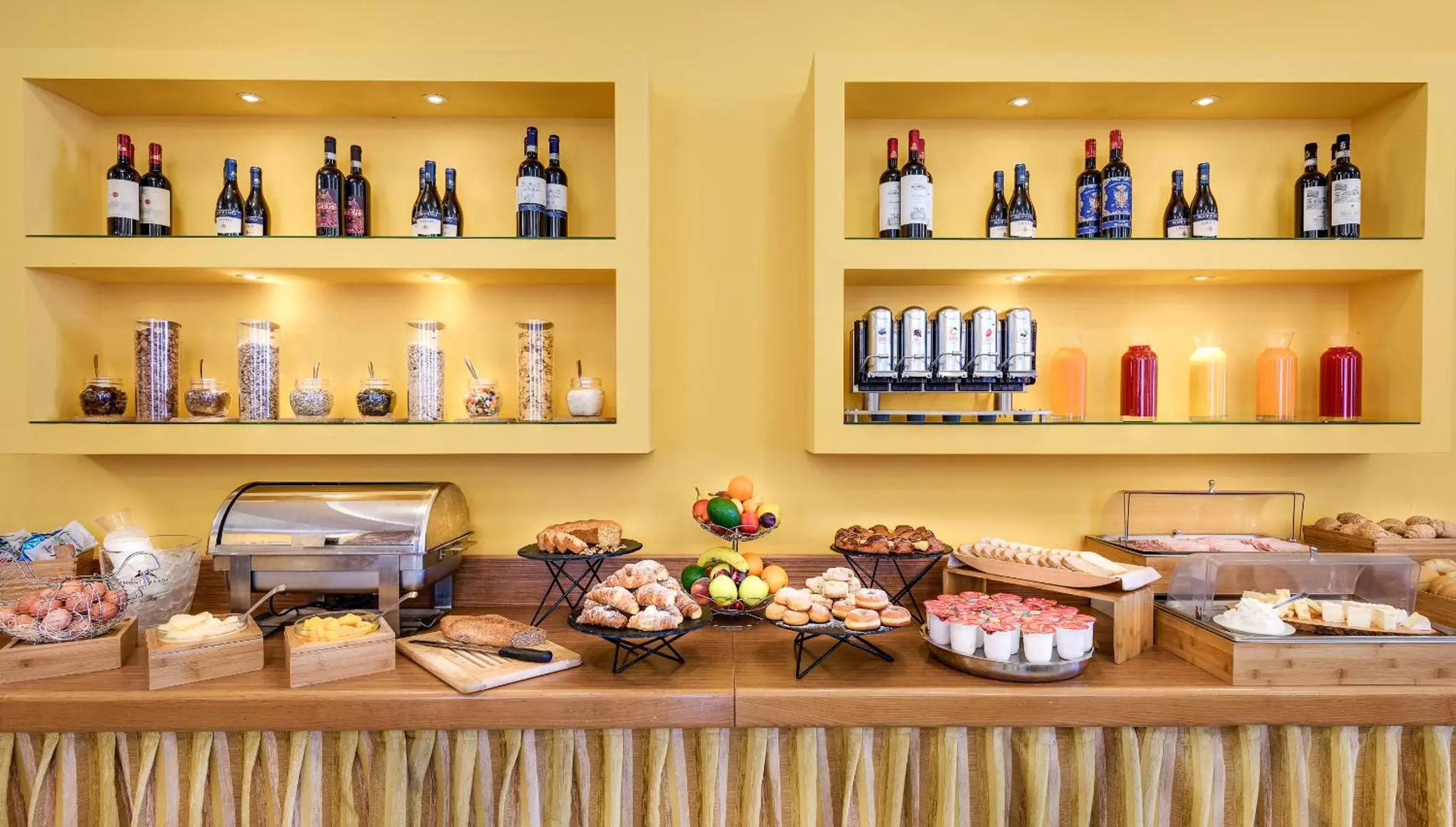 Continental breakfast in Hotel Boston