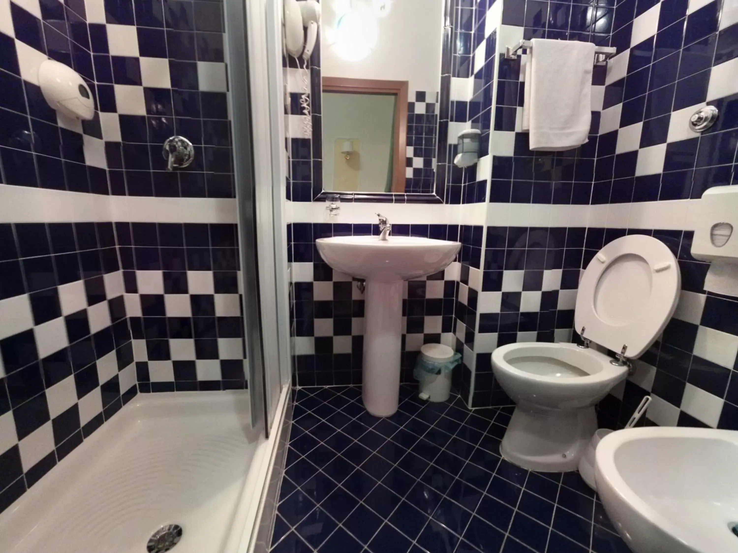 Bathroom in Cambridge Hotel