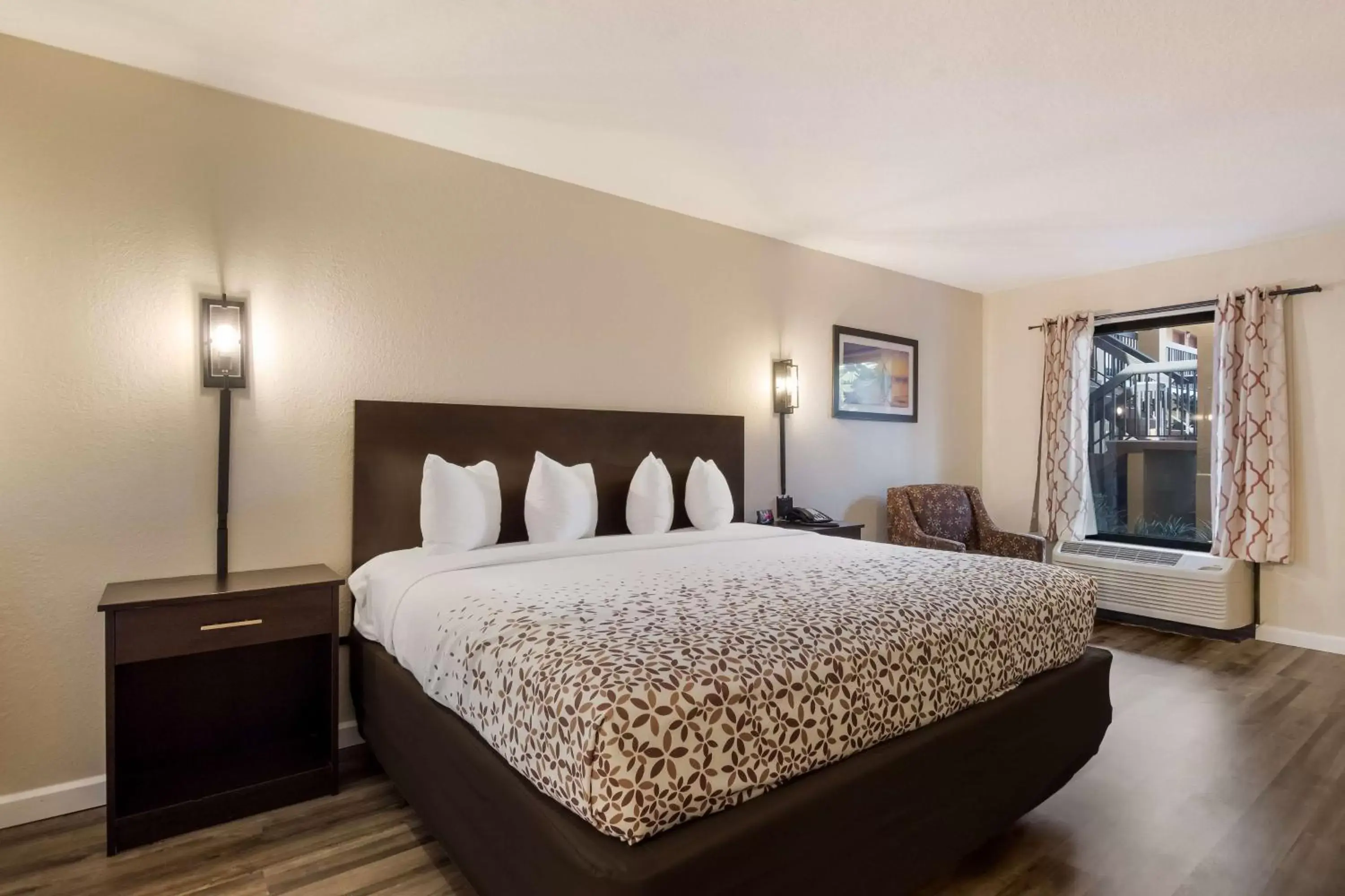 Bedroom, Bed in SureStay Hotel by Best Western St Pete Clearwater Airport