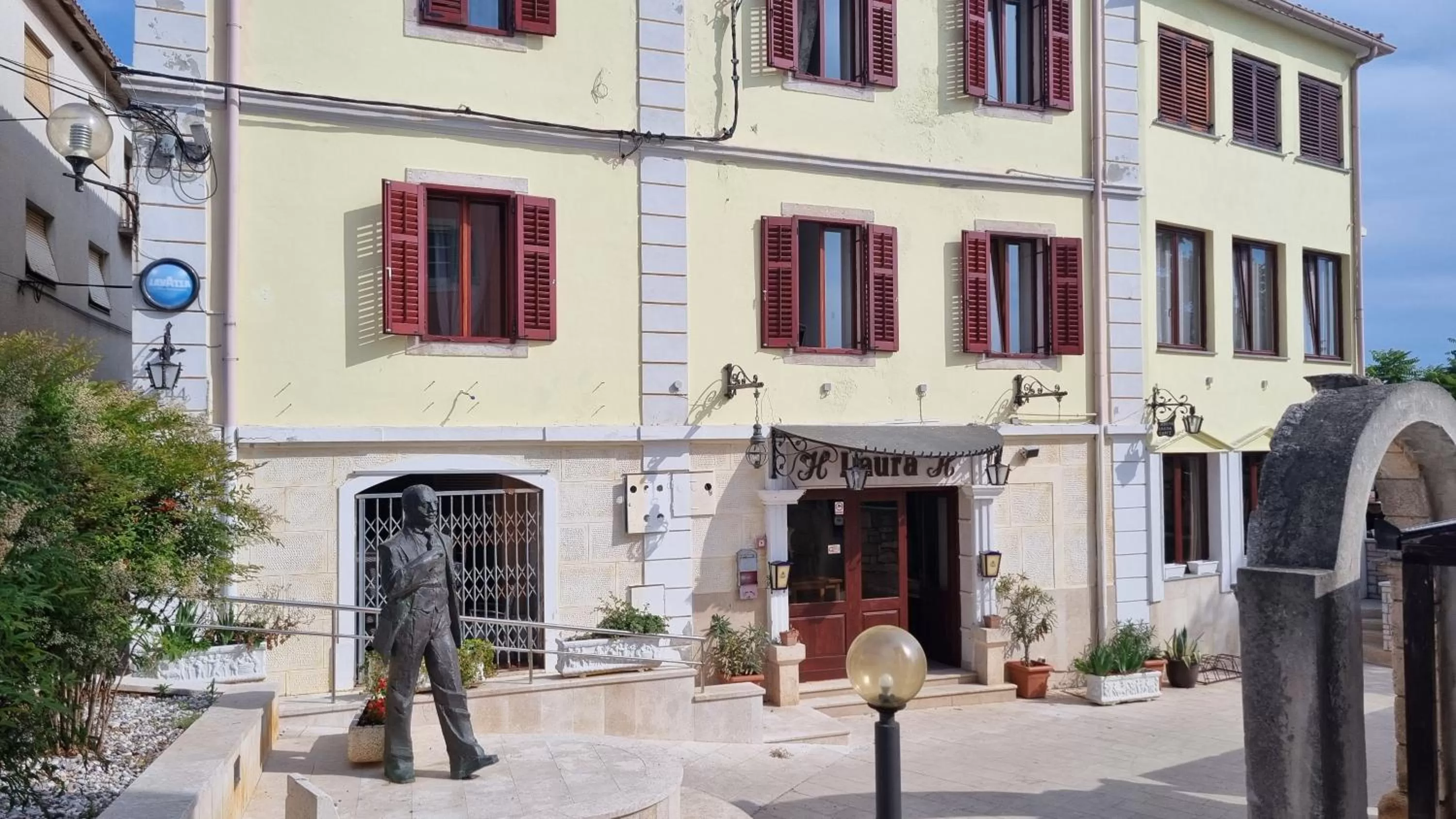 Property building in Laura Rooms