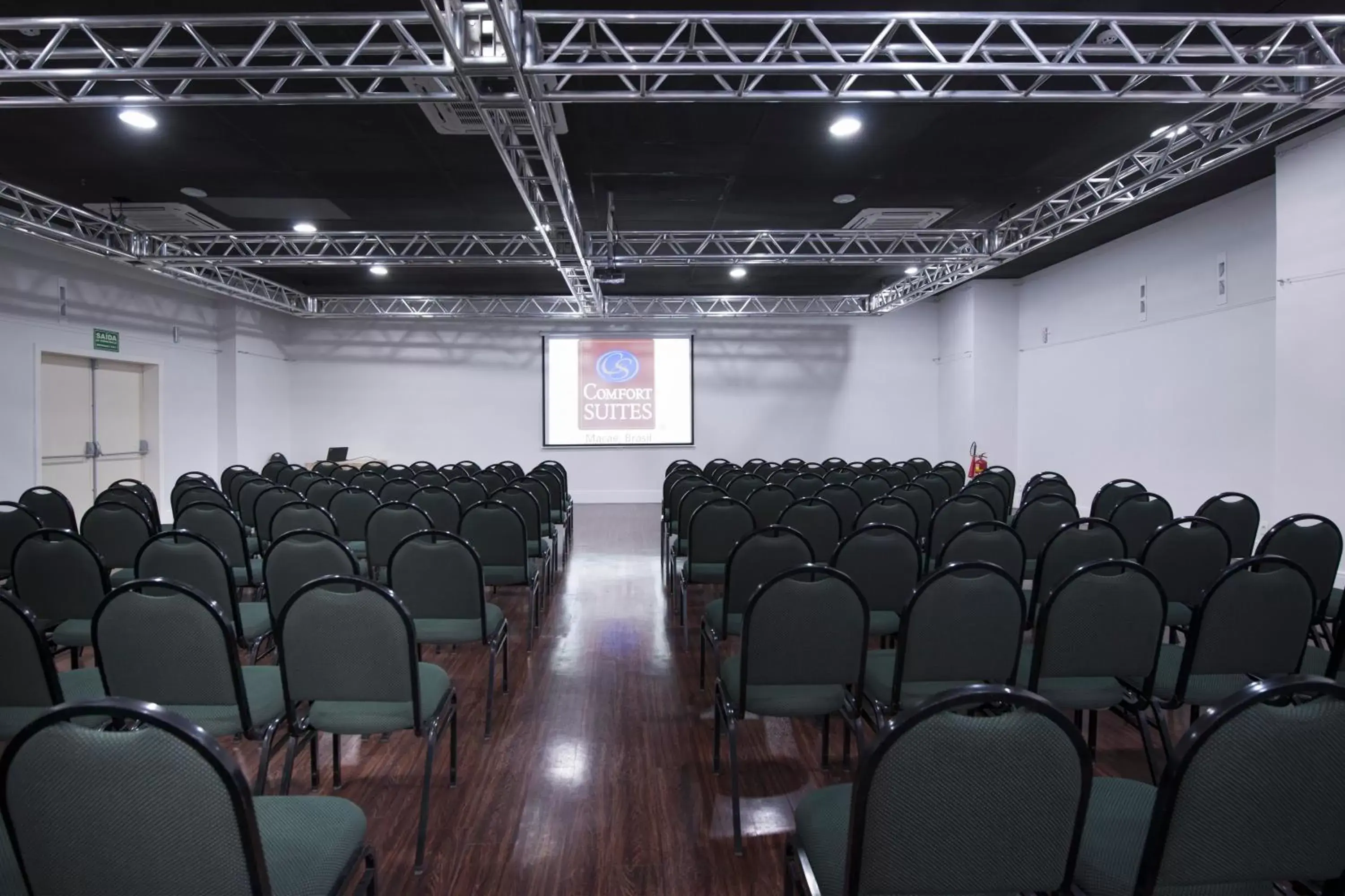 Meeting/conference room in Comfort Suites Macaé