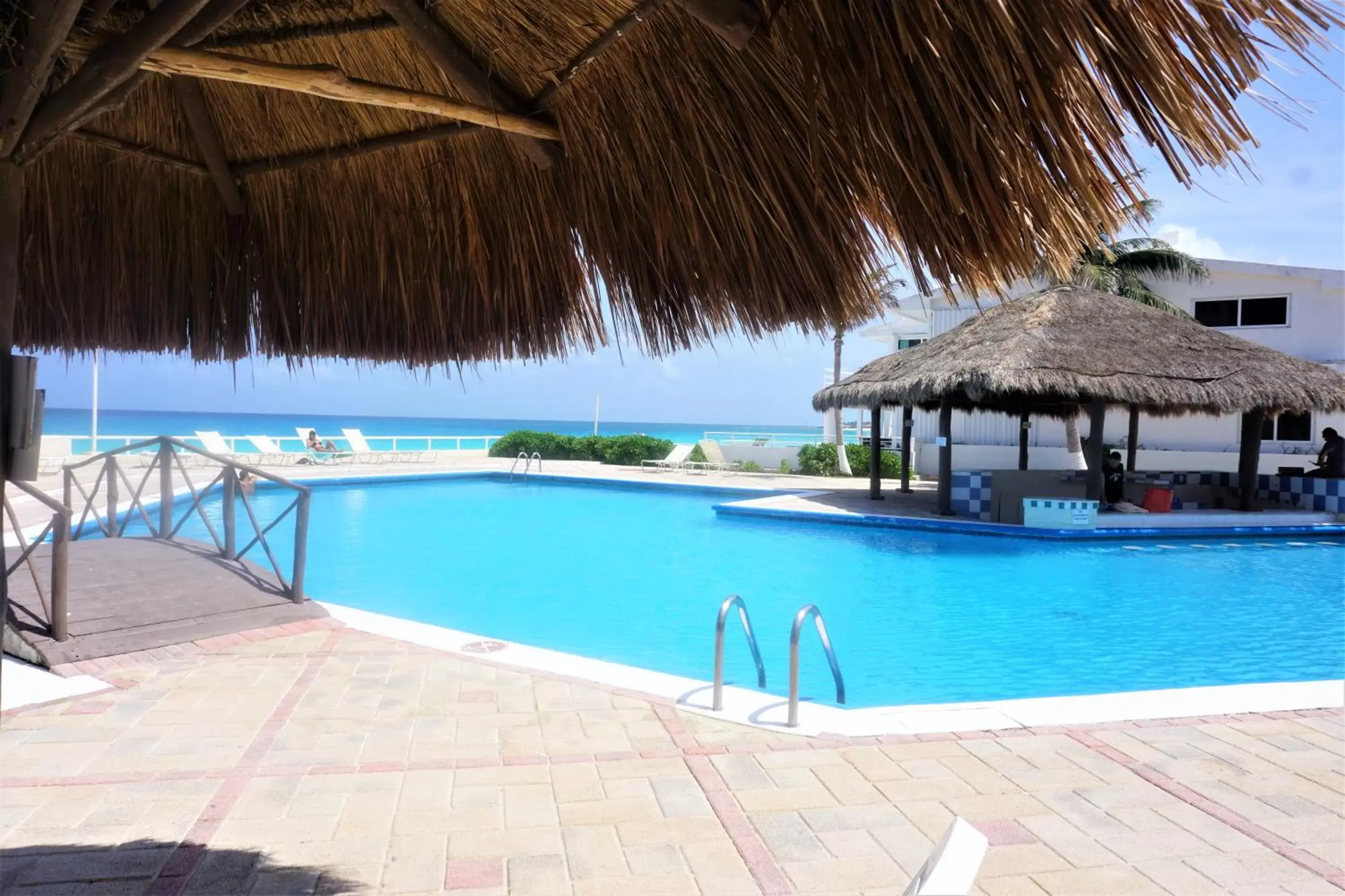 Swimming Pool in Beachfront Penthouses by LivIN Cancun