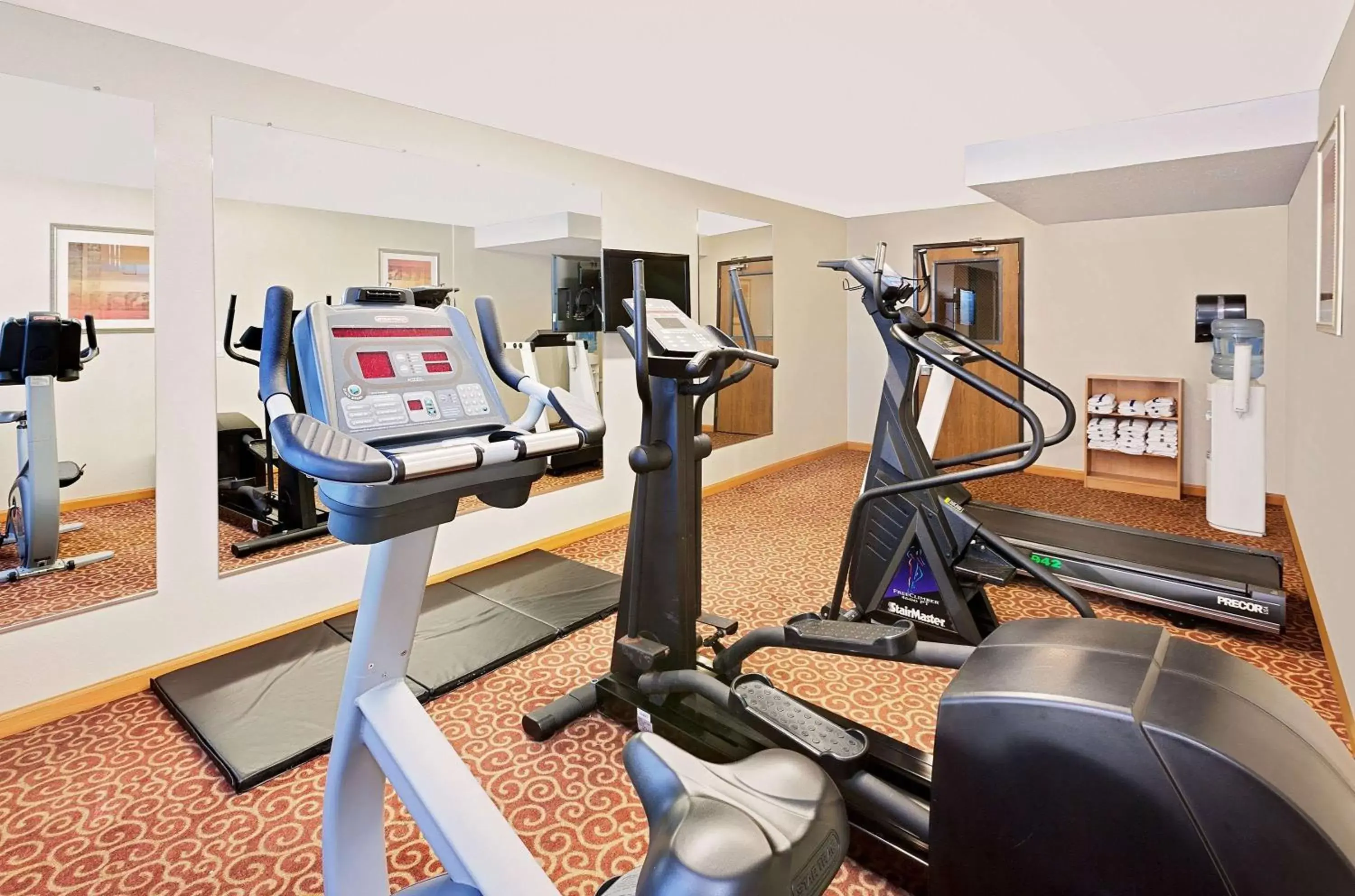 Fitness centre/facilities, Fitness Center/Facilities in Super 8 by Wyndham Mt. Pleasant