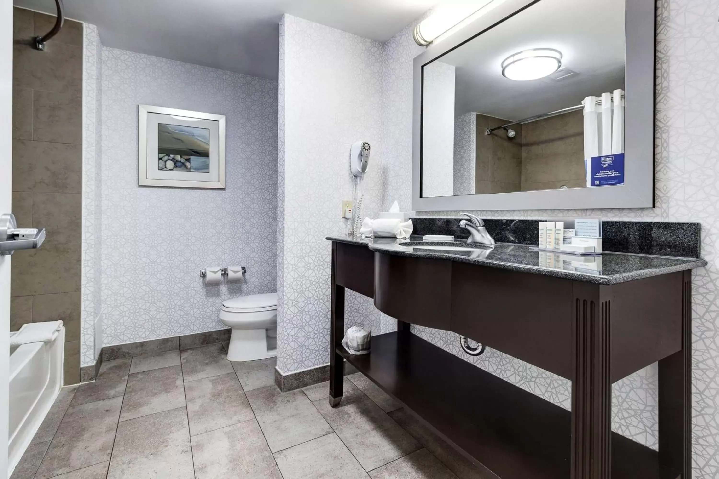 Bathroom in Hampton Inn & Suites by Hilton Brantford