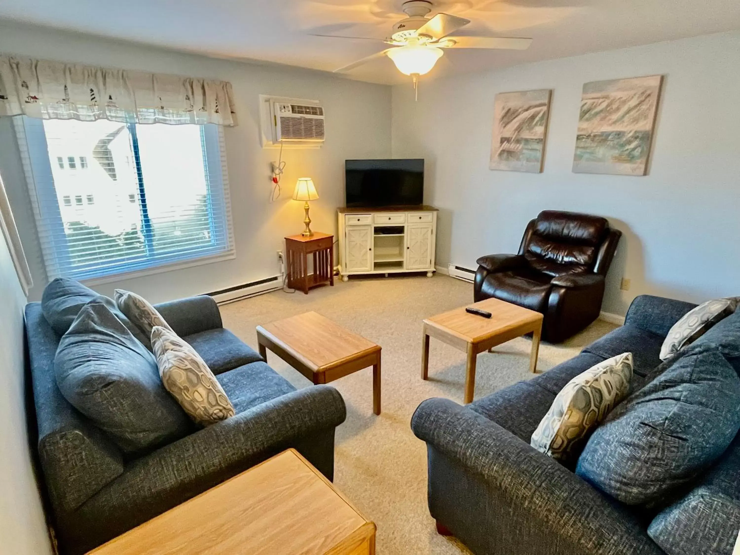 Seating Area in Elmwood Resort Hotel