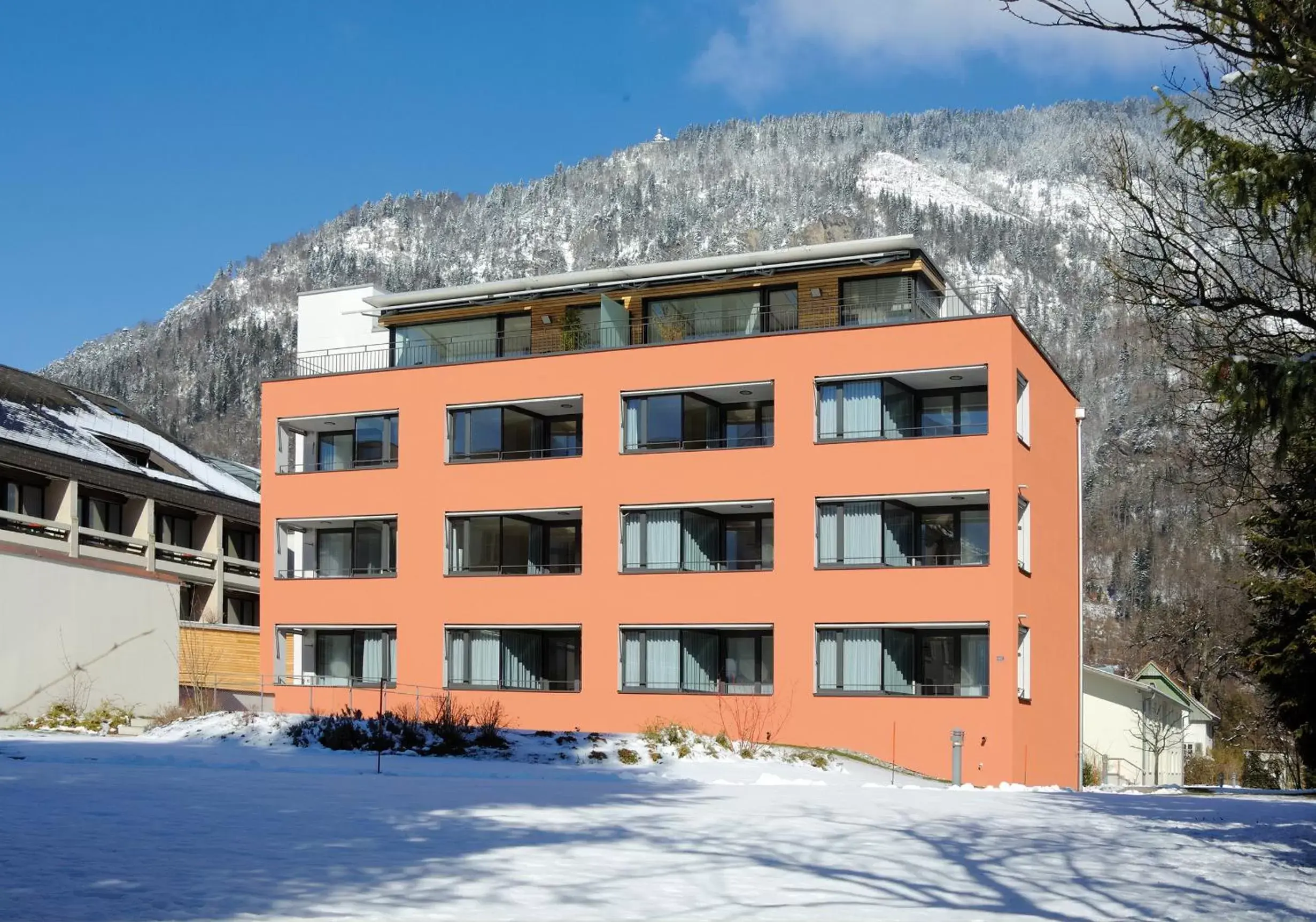 Facade/entrance, Winter in Hotel Artos Interlaken