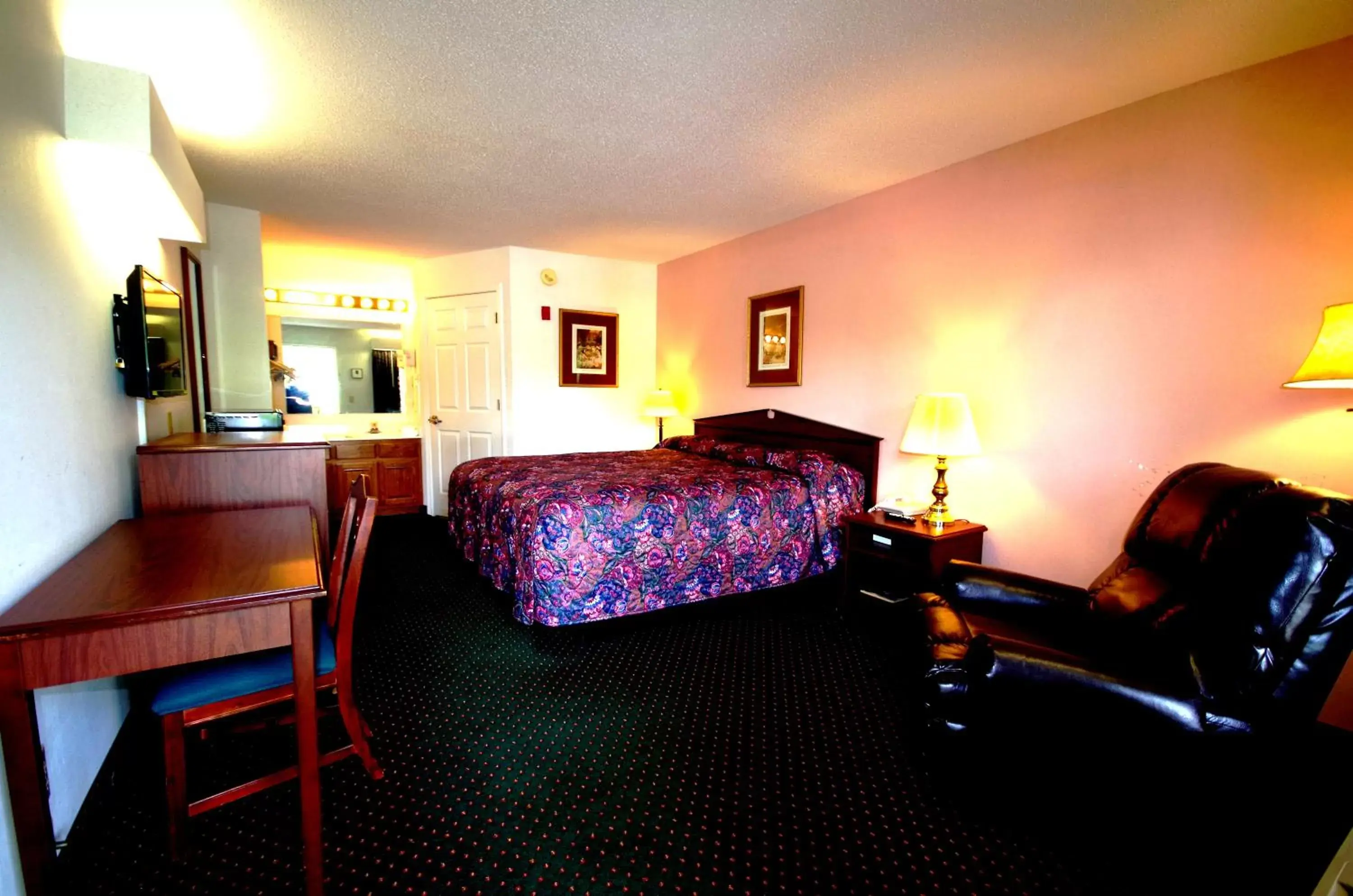 Bed, Seating Area in American Motel - Lenoir