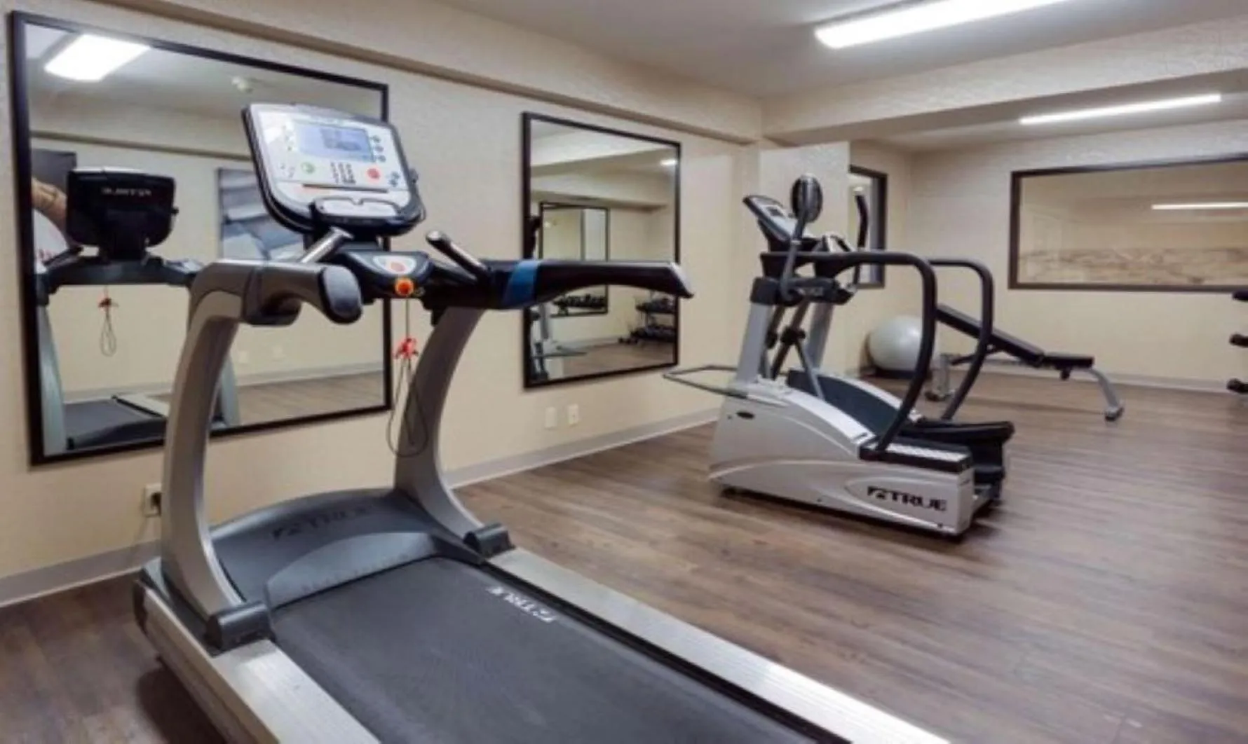 Fitness centre/facilities in Hotel Lotus Kansas City Merriam